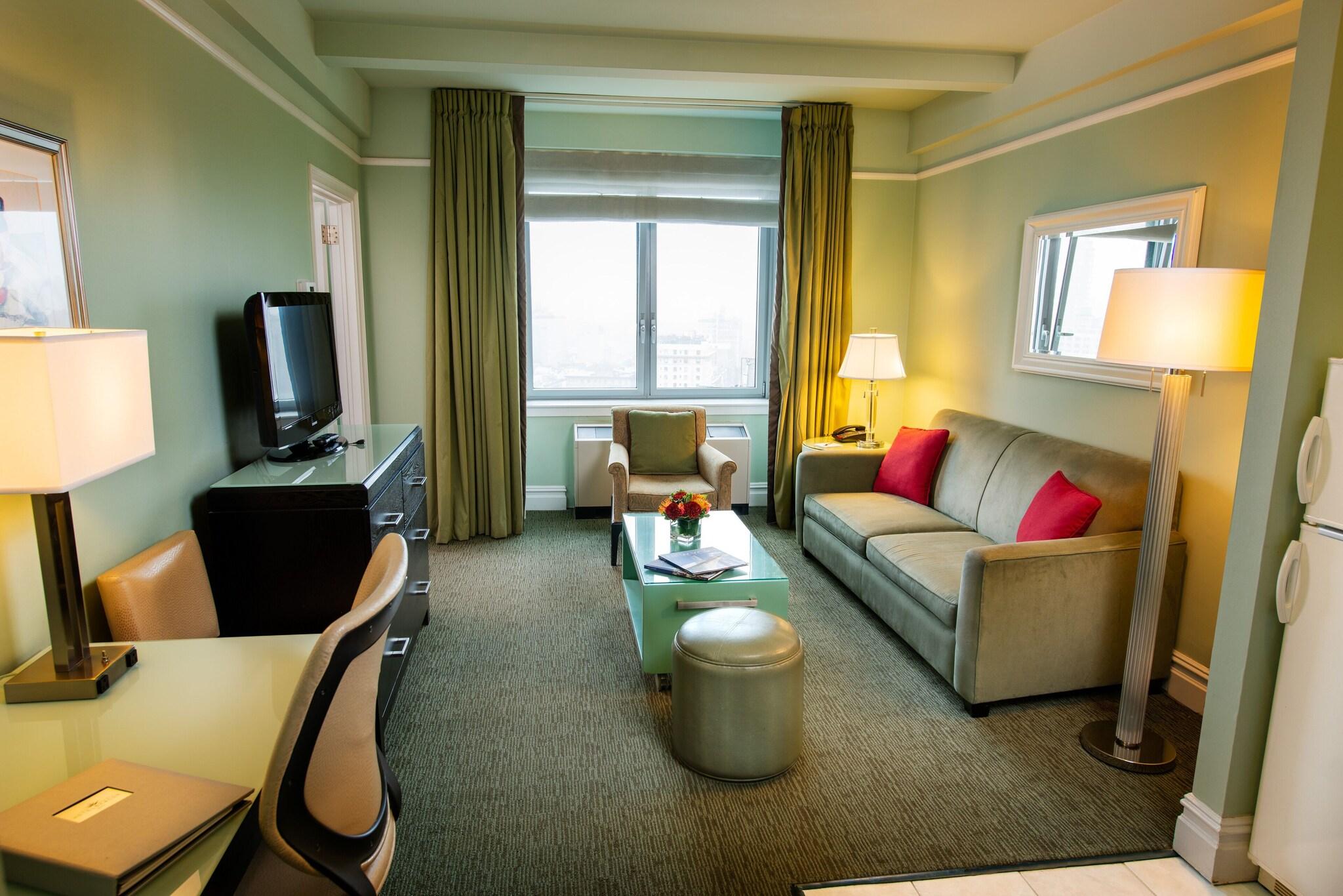 Suite Queen Size Bed