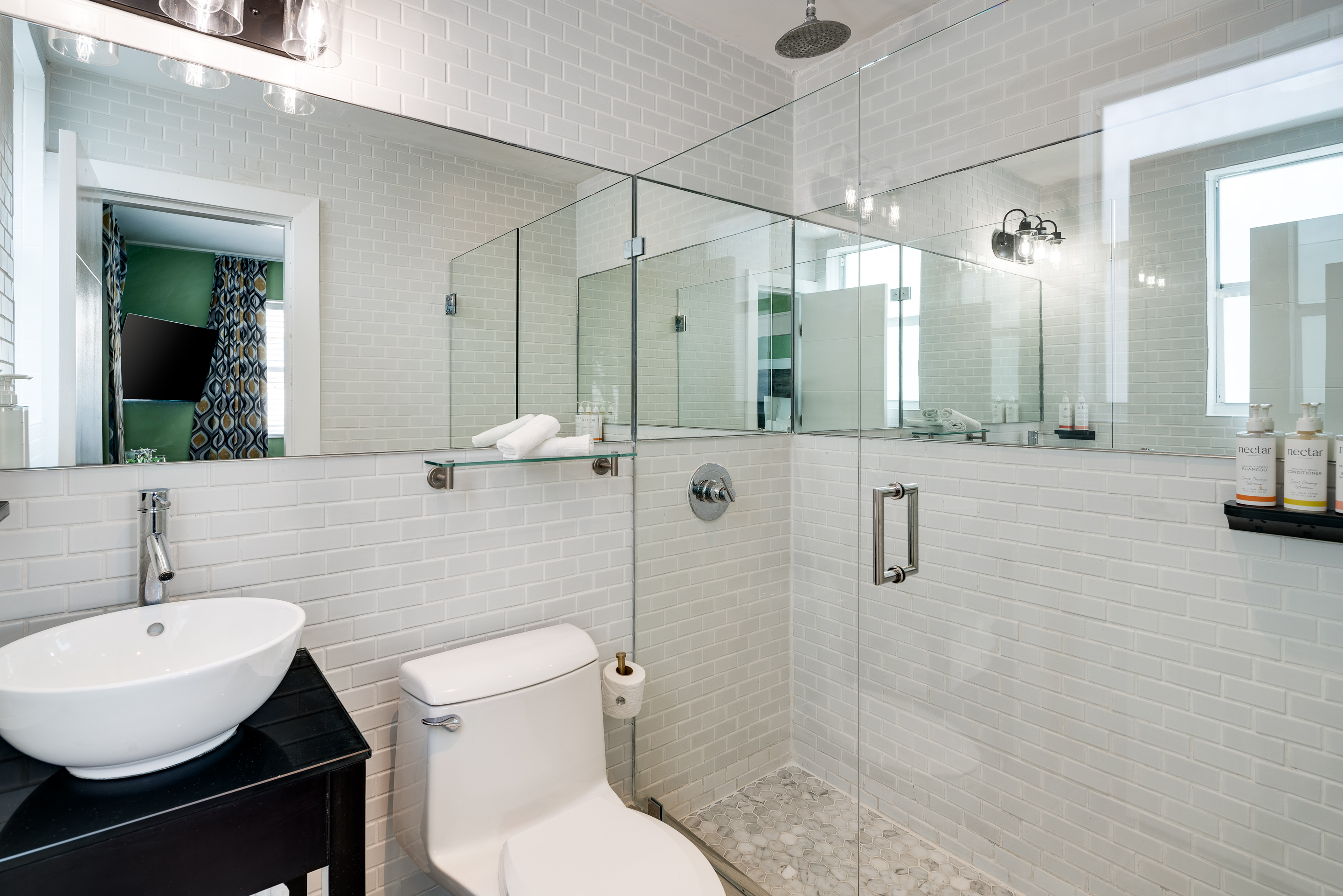 Double King Bed One Bedroom 