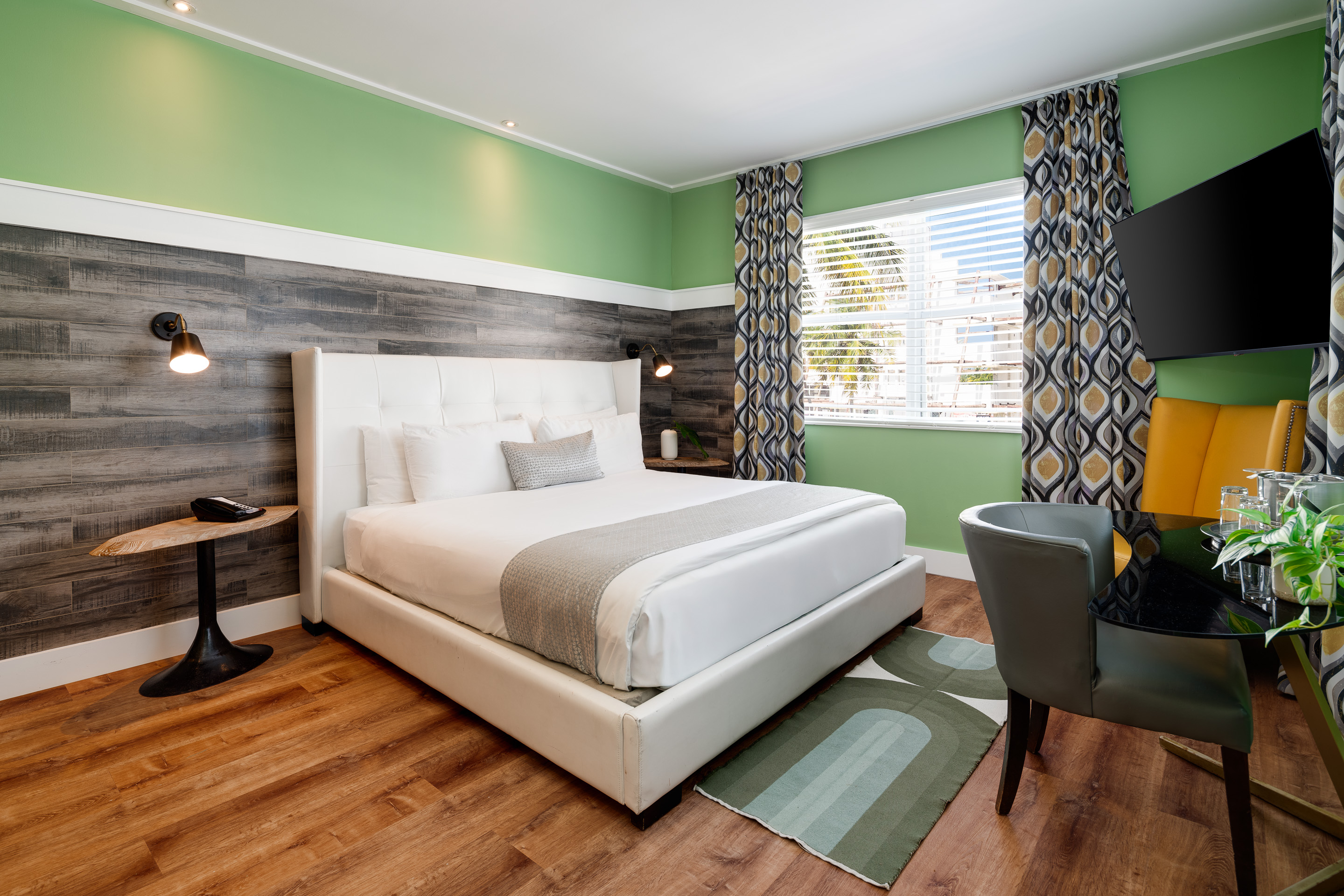 Double King Bed One Bedroom 