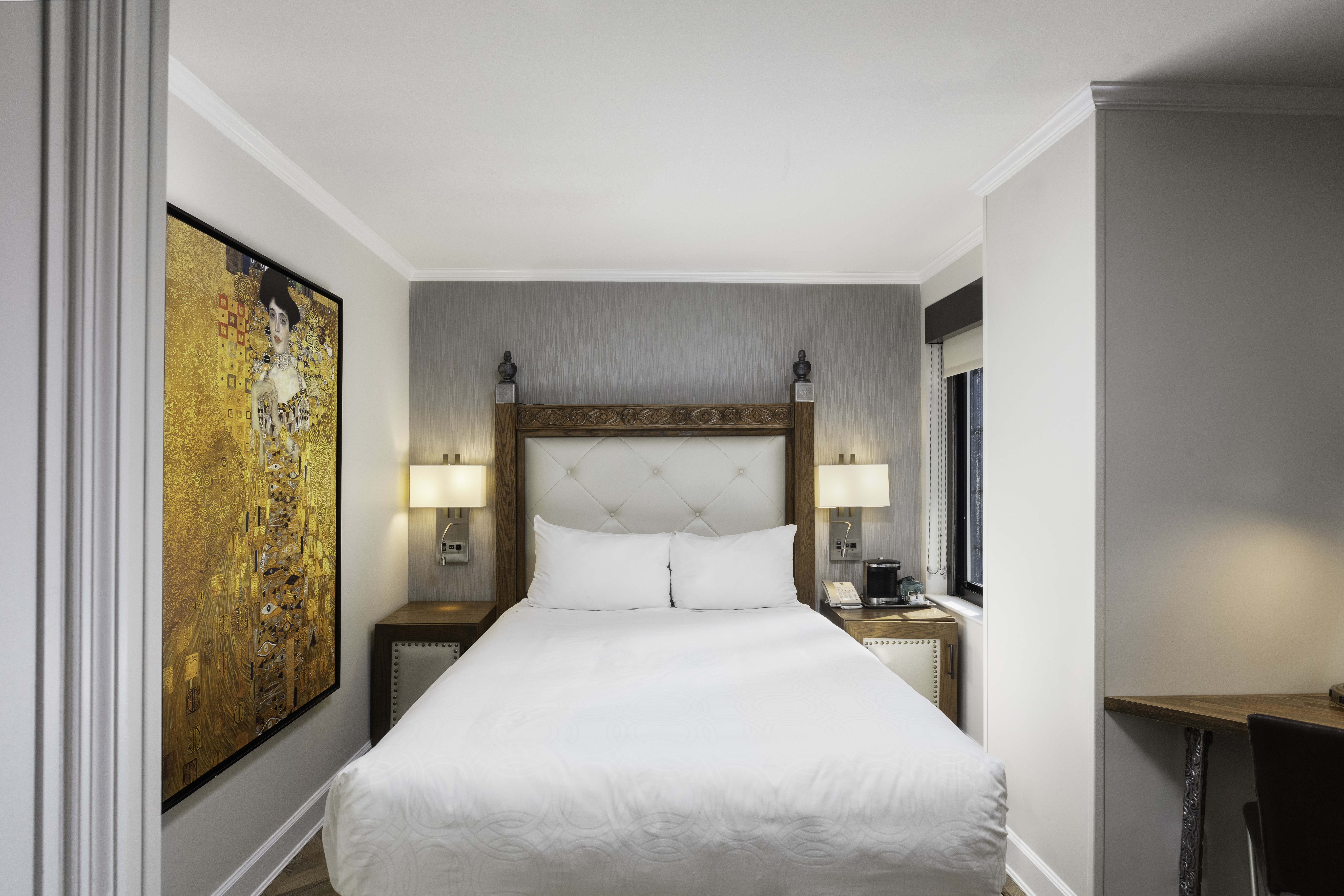 Suite Queen Size Bed