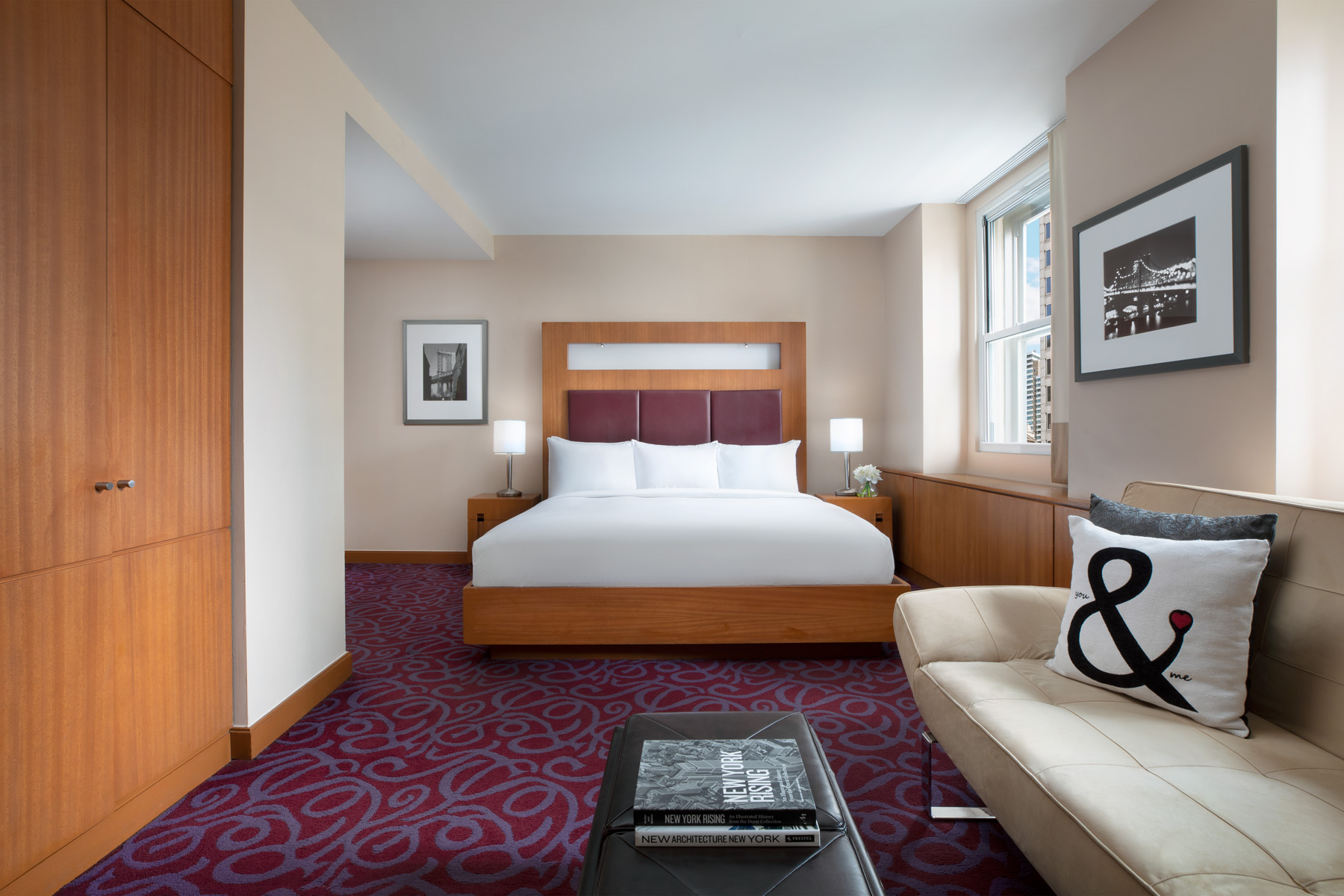 Suite Accessible King Size Bed