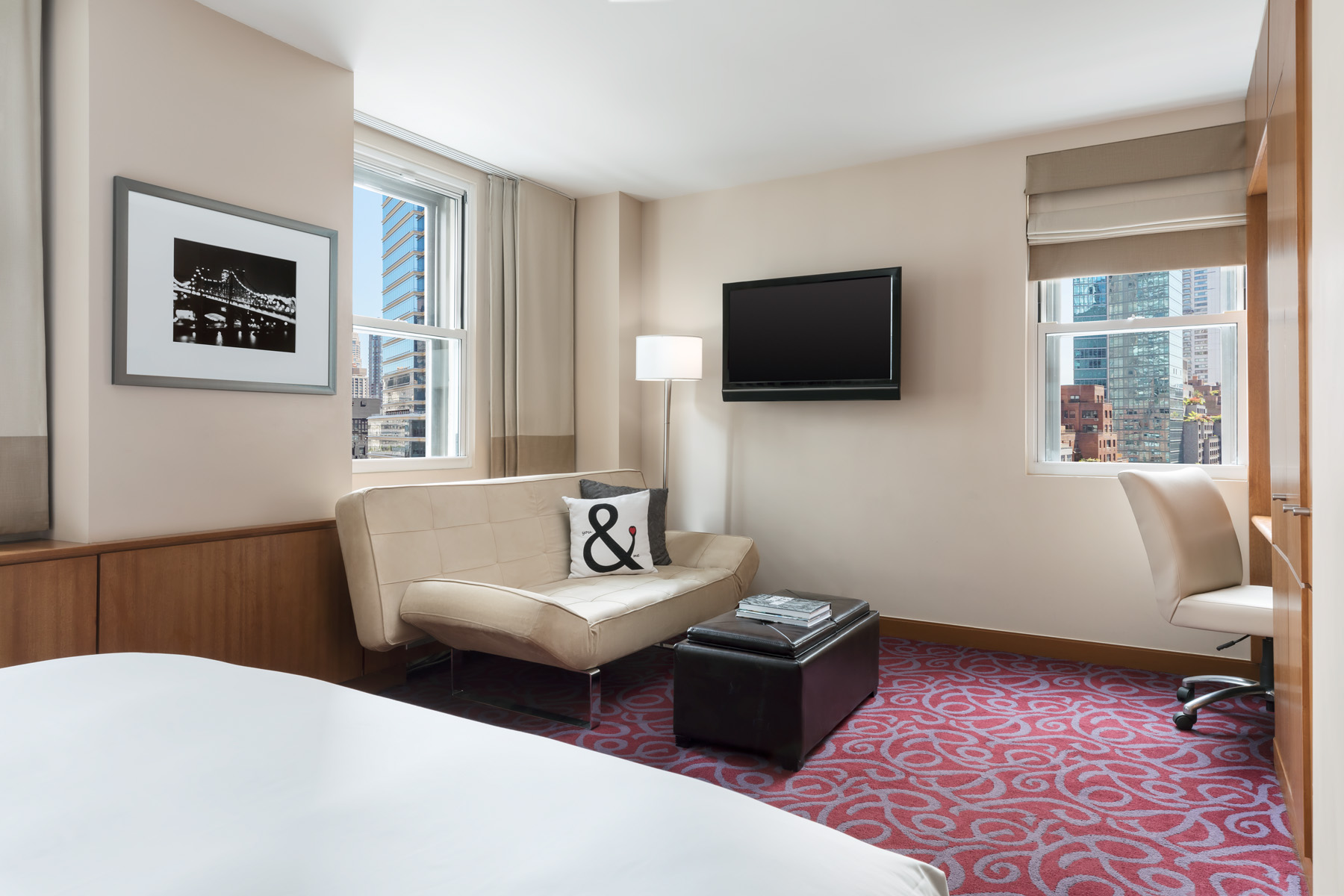 Suite Accessible King Size Bed