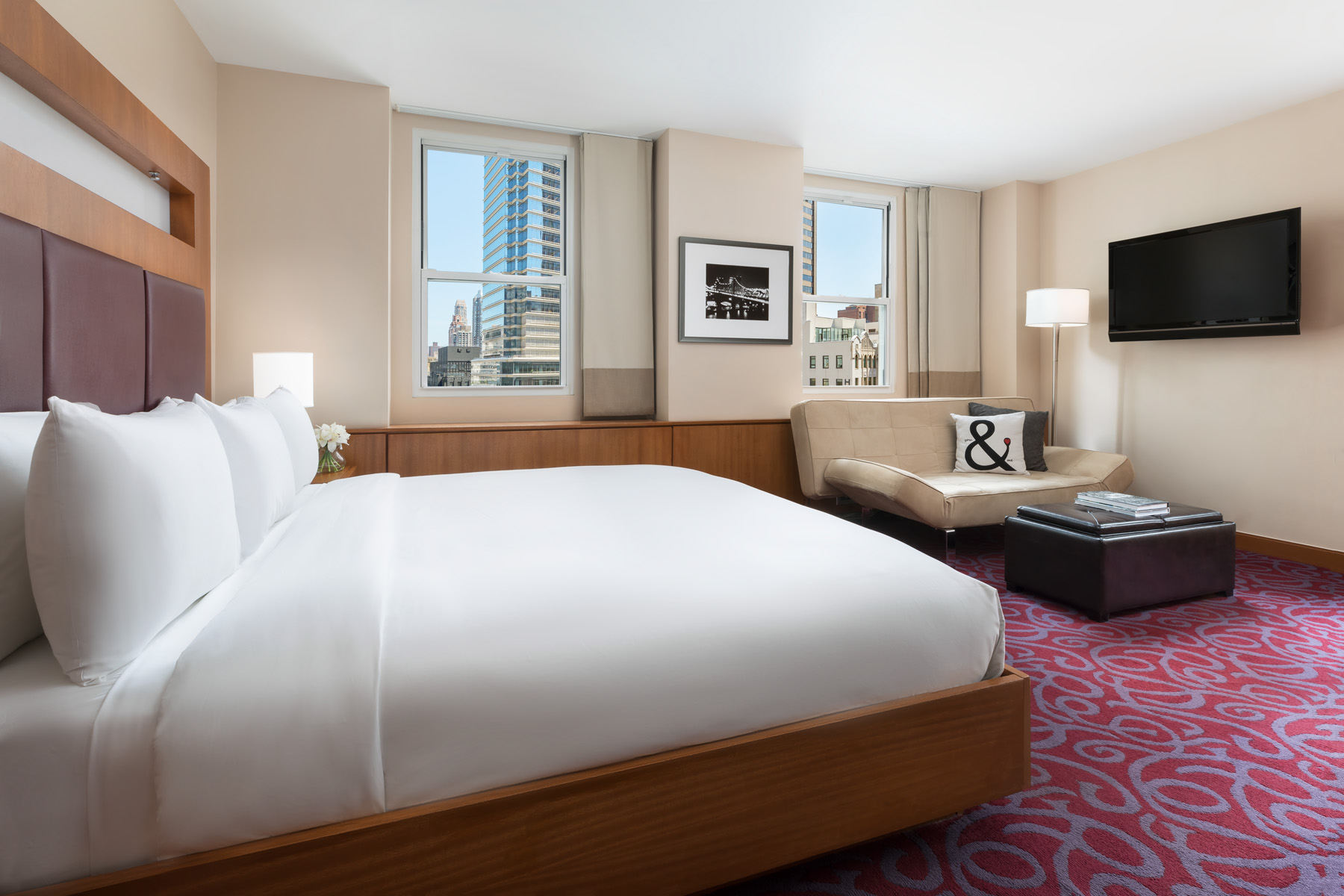 Suite Accessible King Size Bed