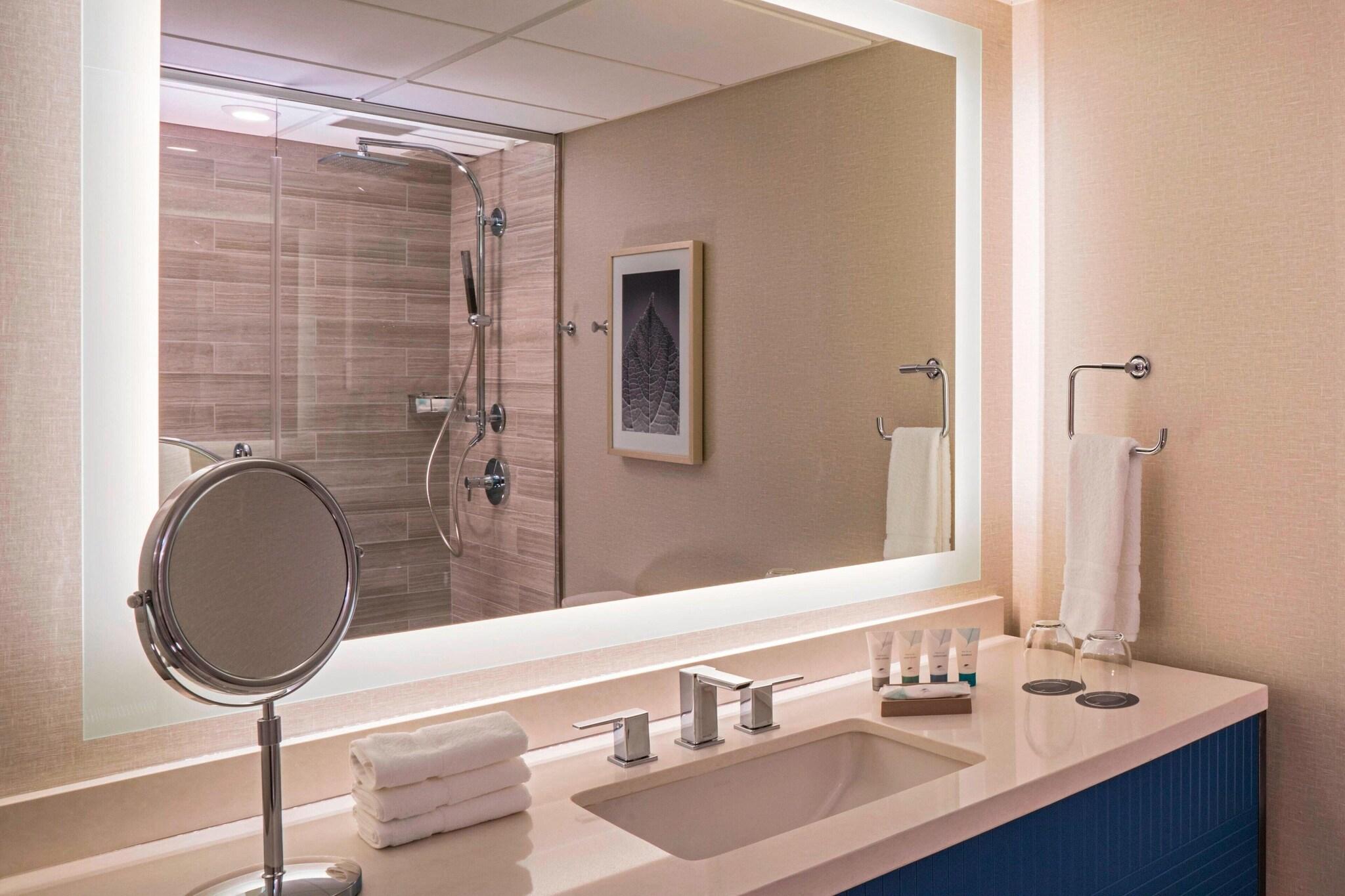 Double Deluxe King Bed