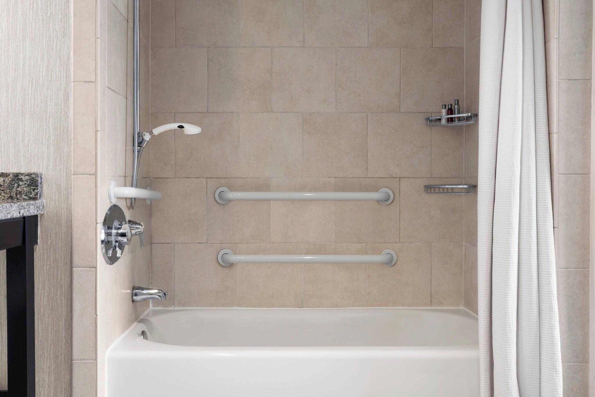 Suite Accessible King Size Bed