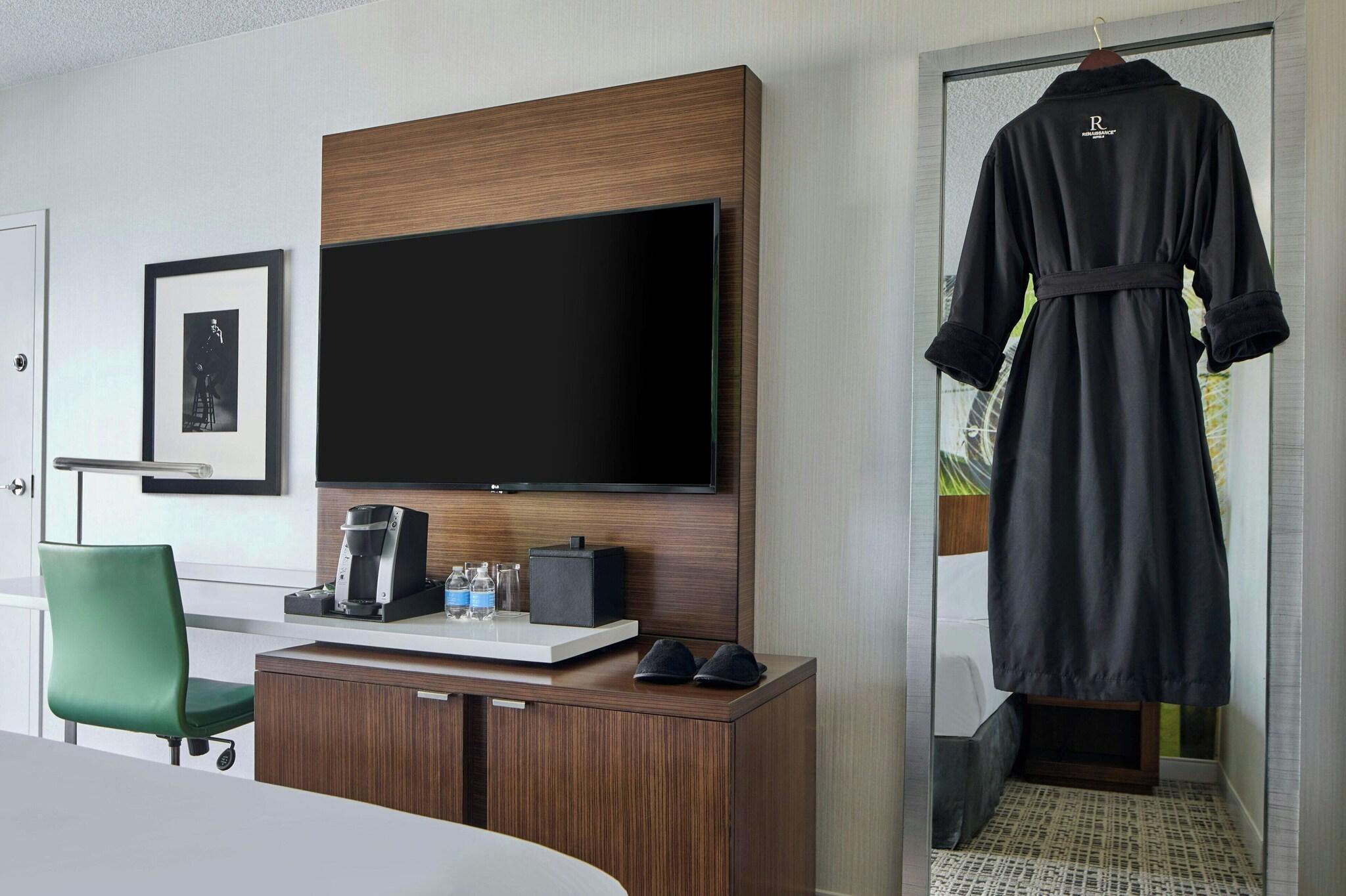 Double Deluxe King Bed