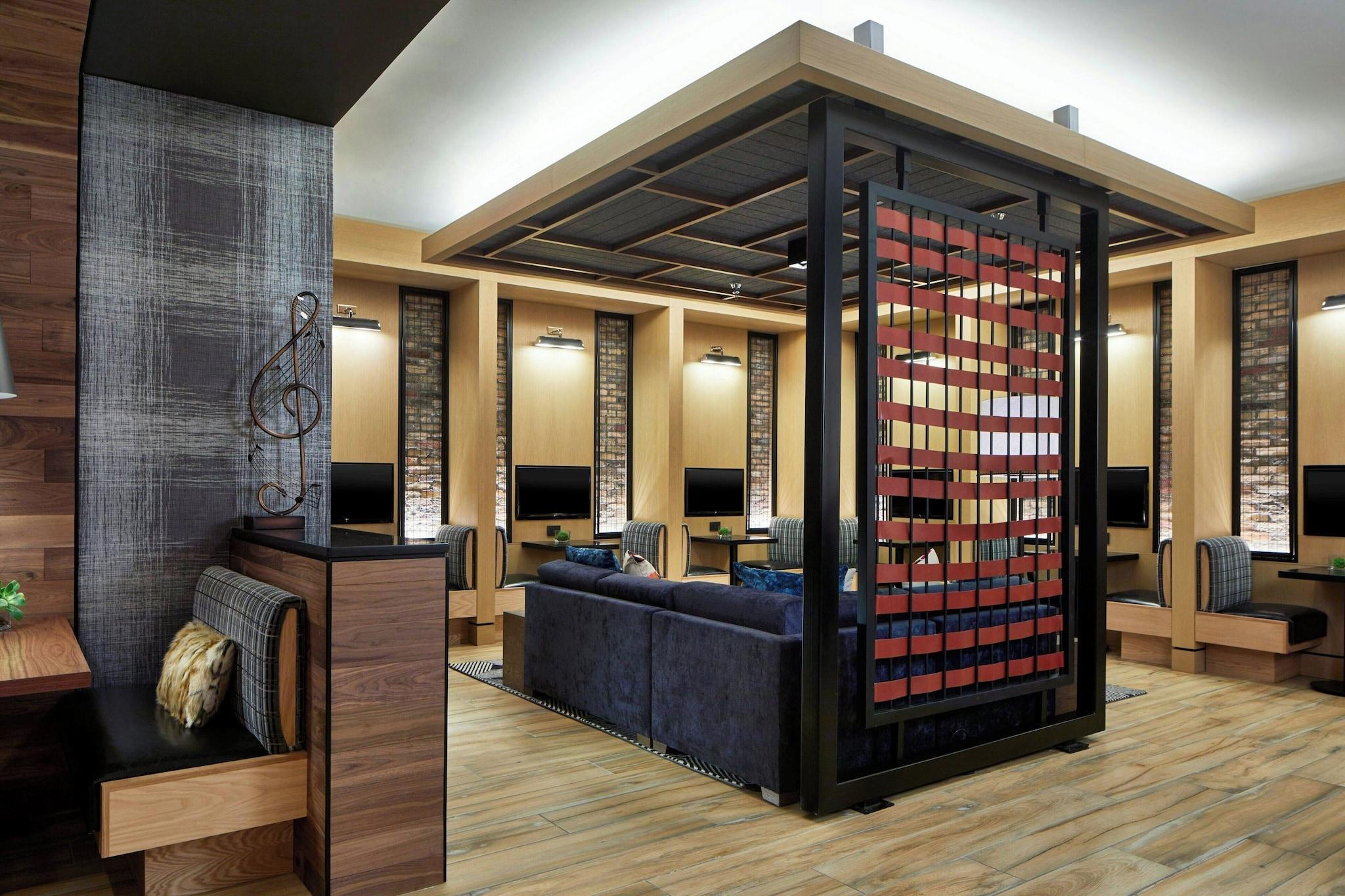 Quadruple Club Two Queen Beds