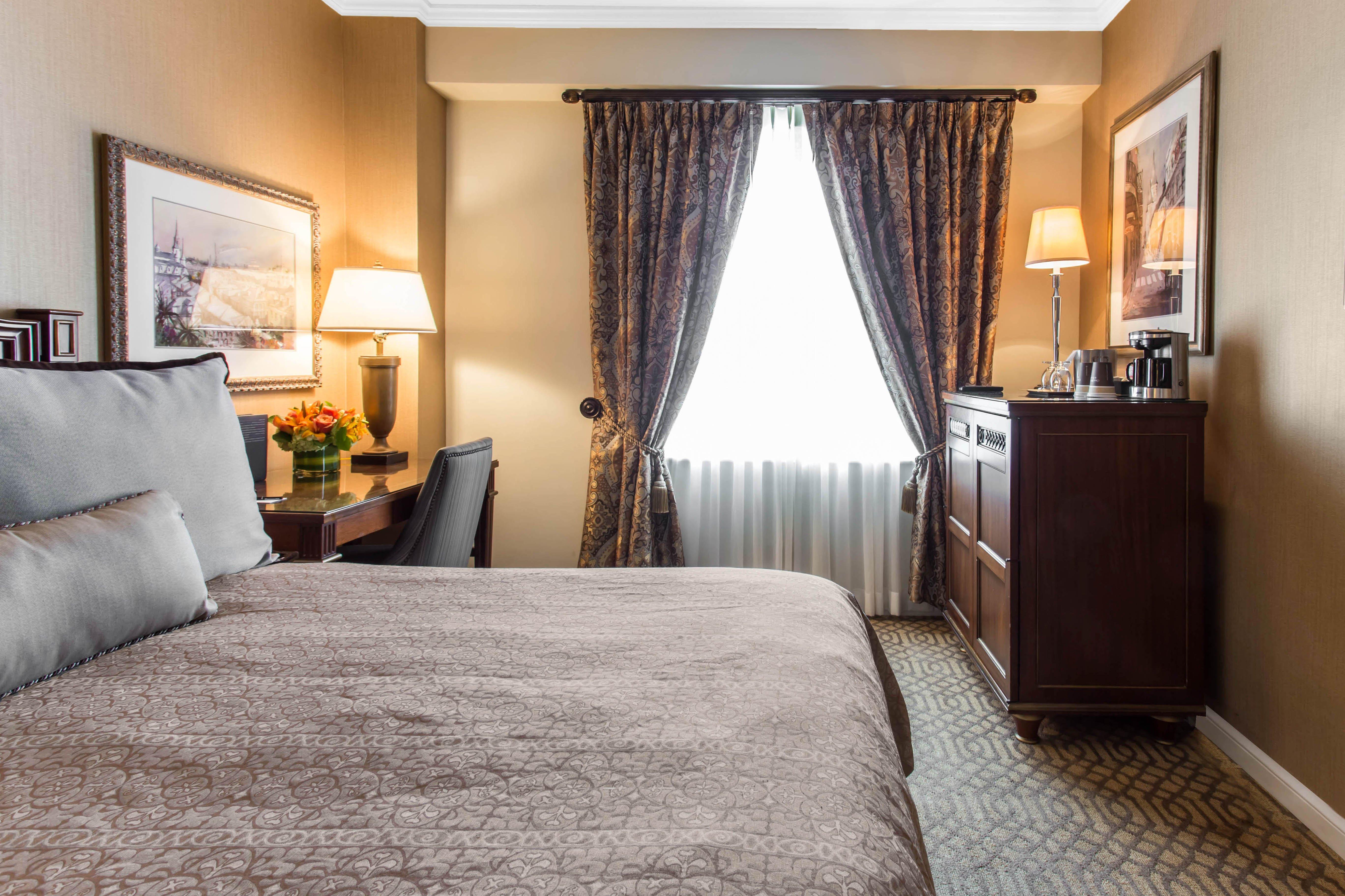 Double Deluxe Queen Bed