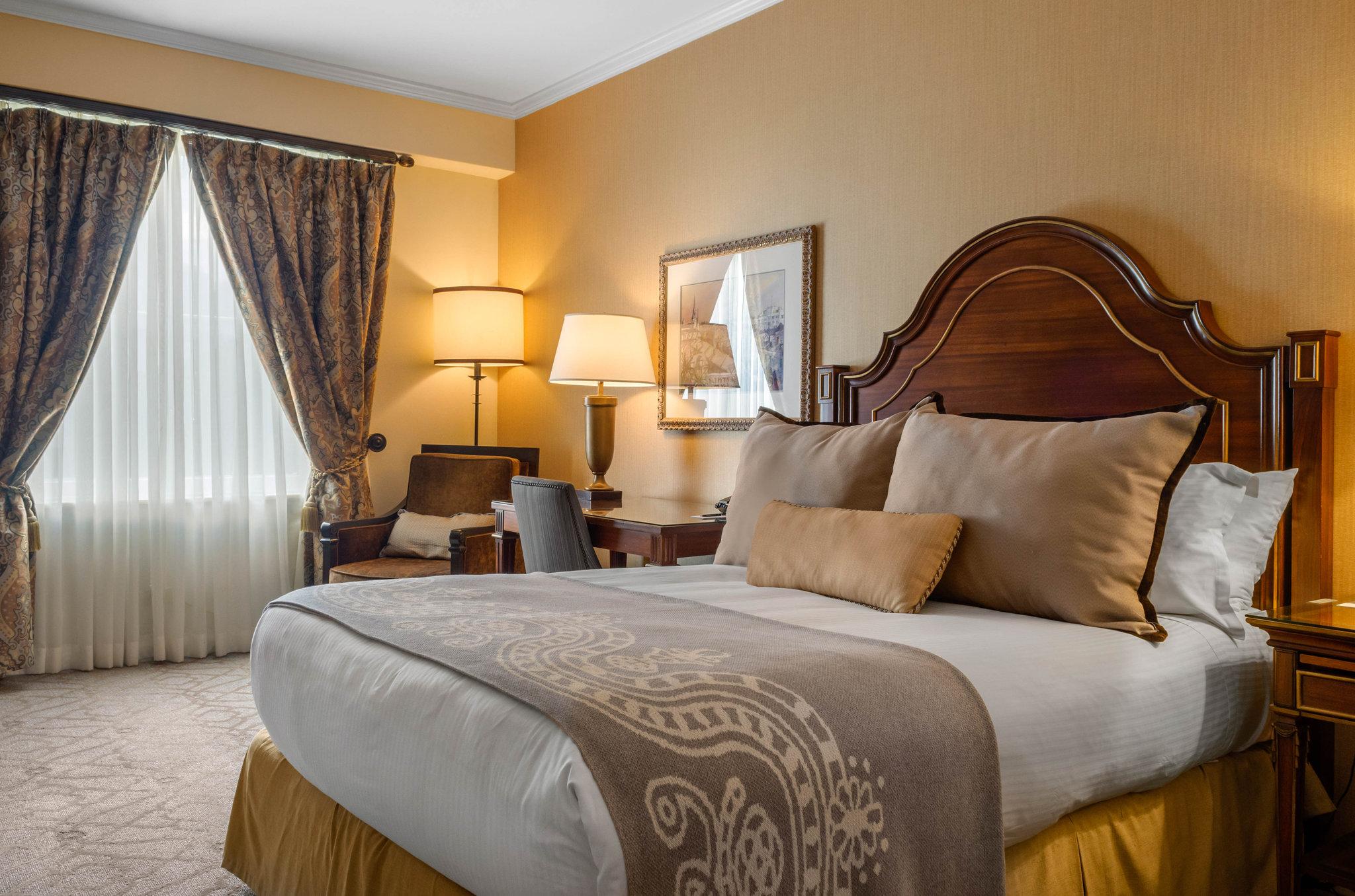 Double Deluxe Queen Bed