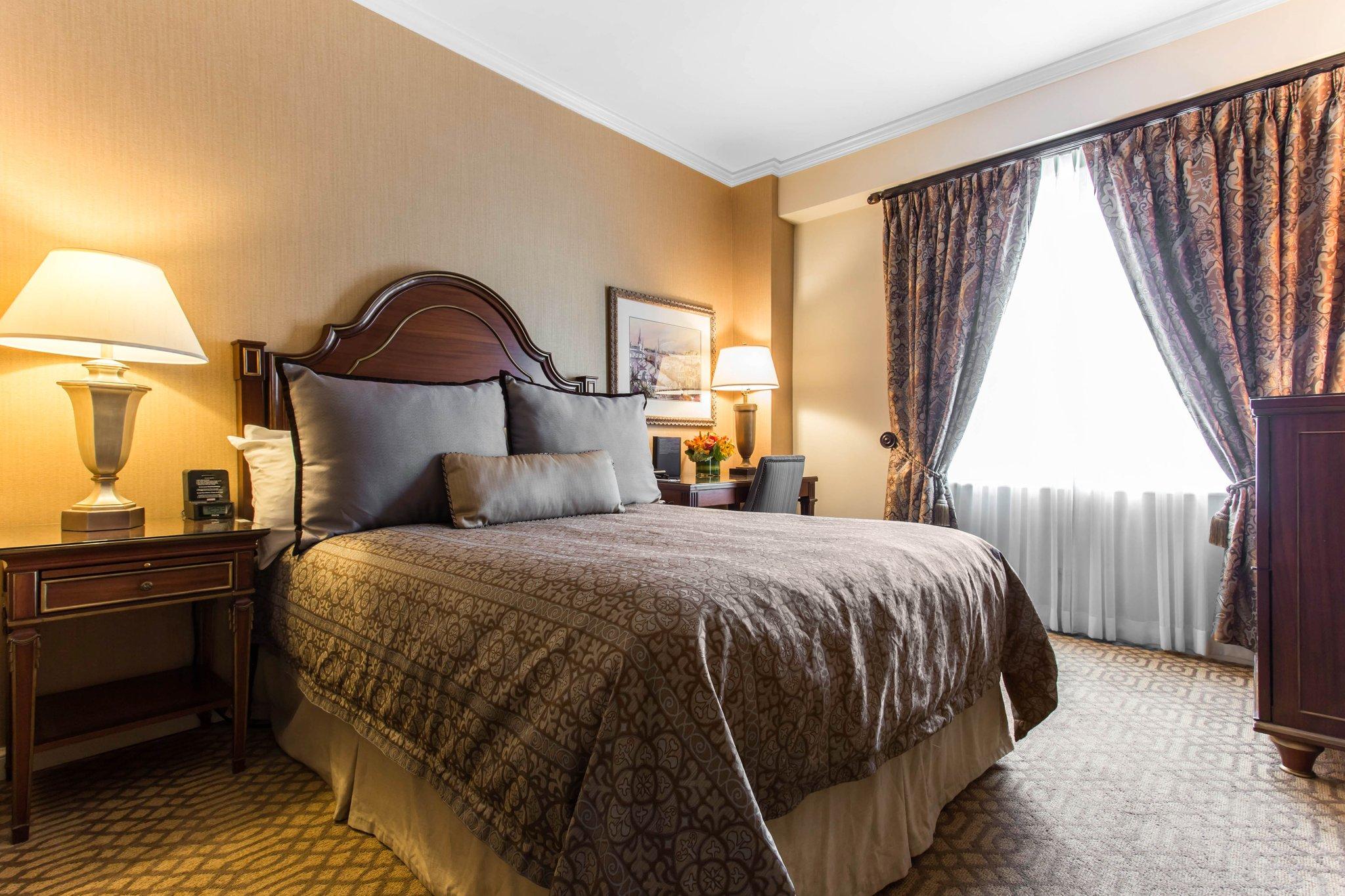 Double Deluxe Queen Bed