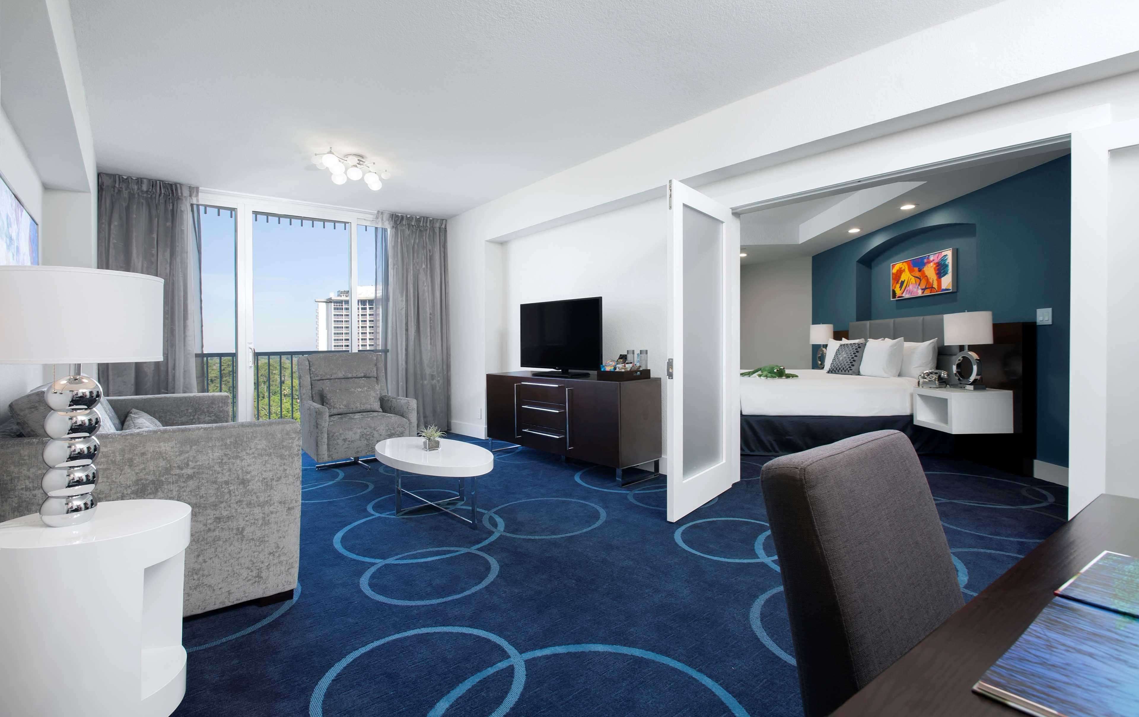 Suite City View King Bed