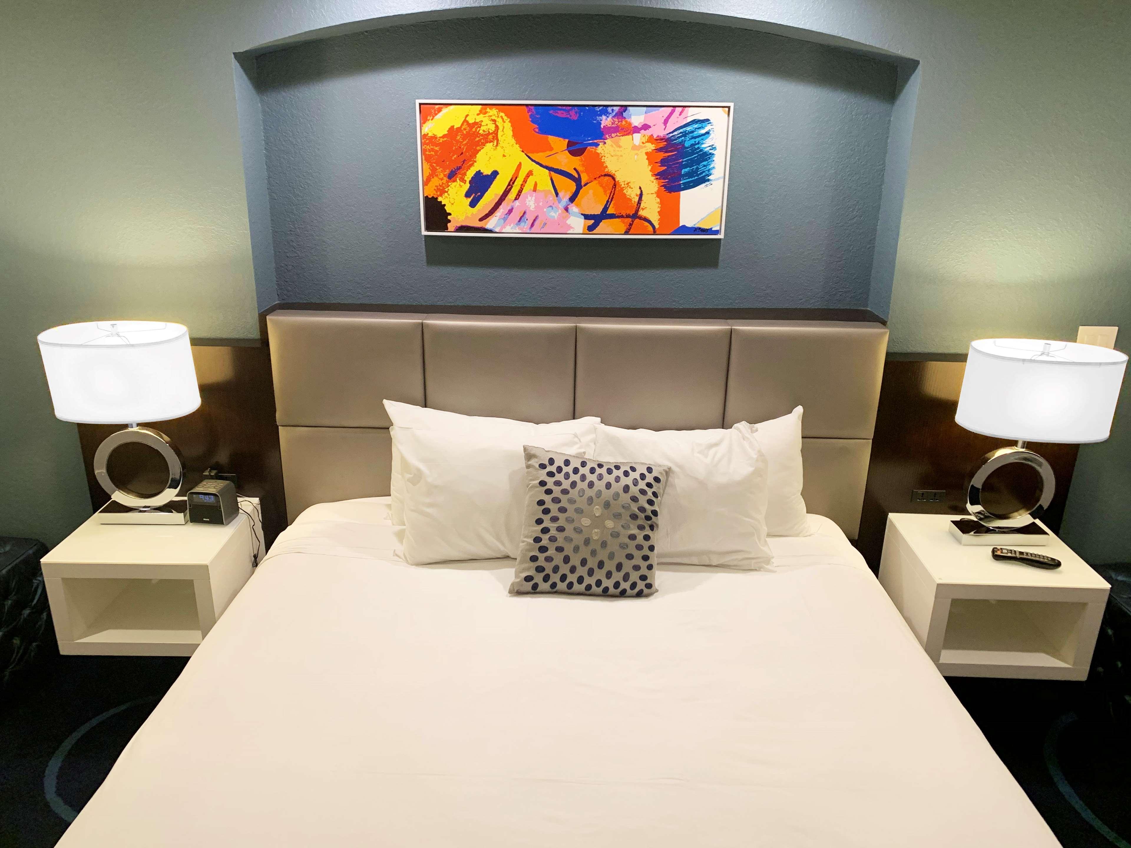 Suite City View King Bed