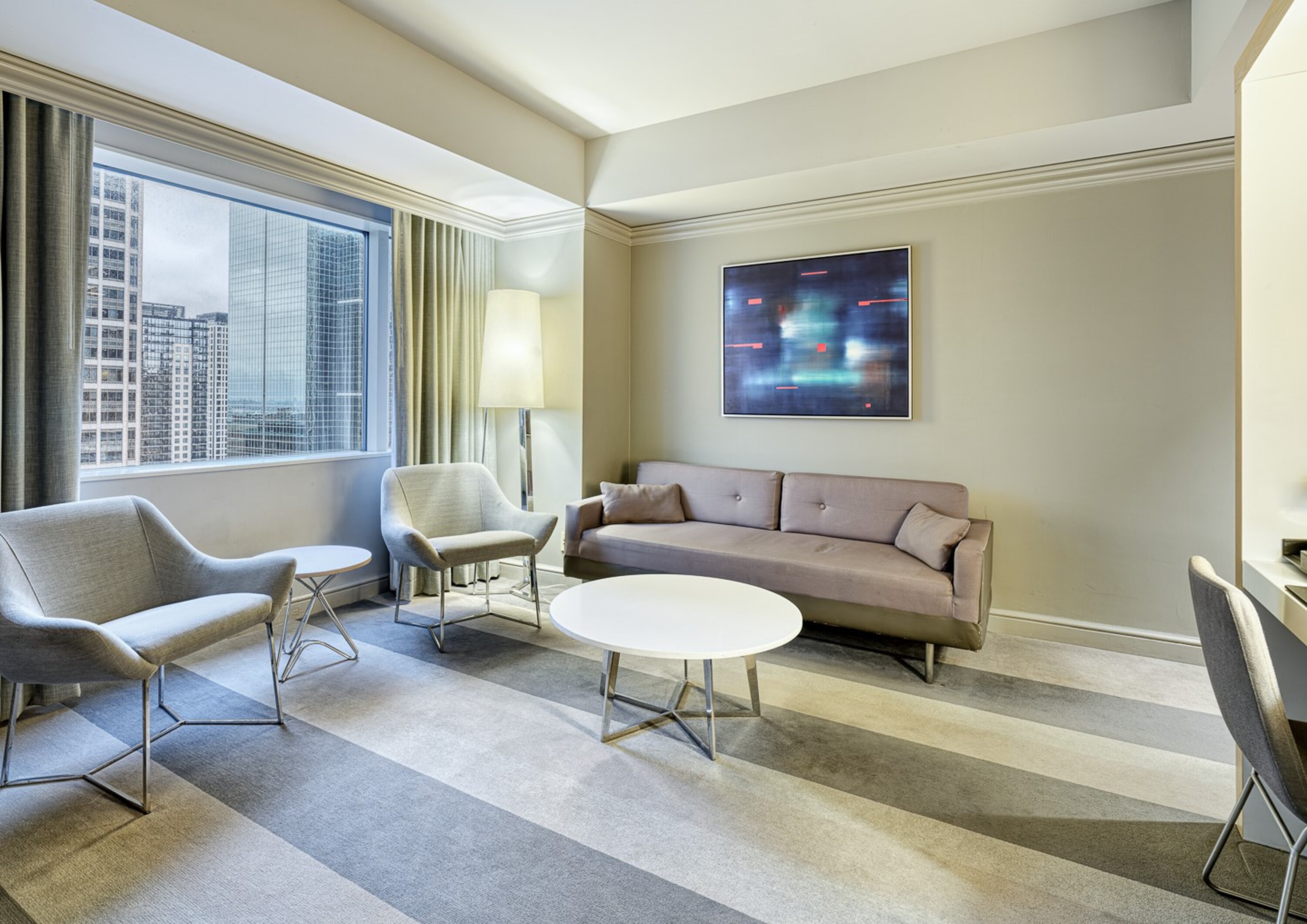 Suite Accessible King Size Bed