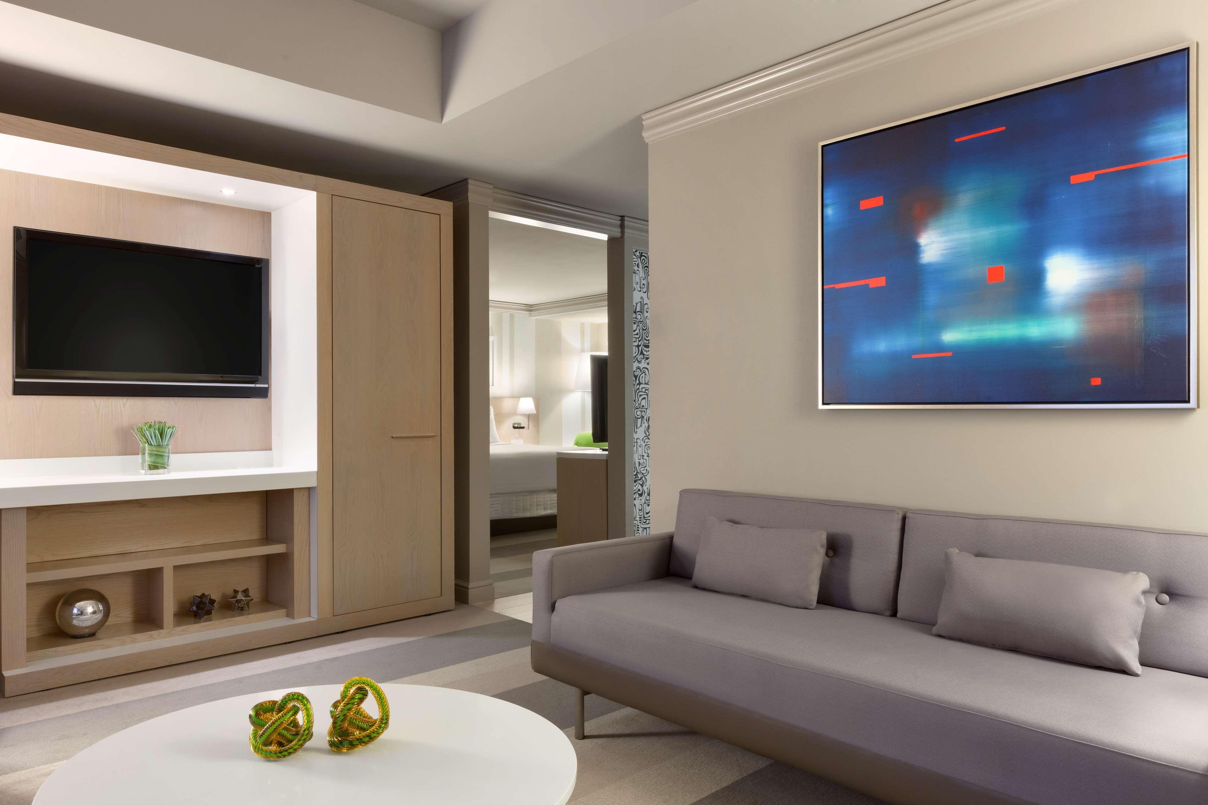 Suite Business King Bed