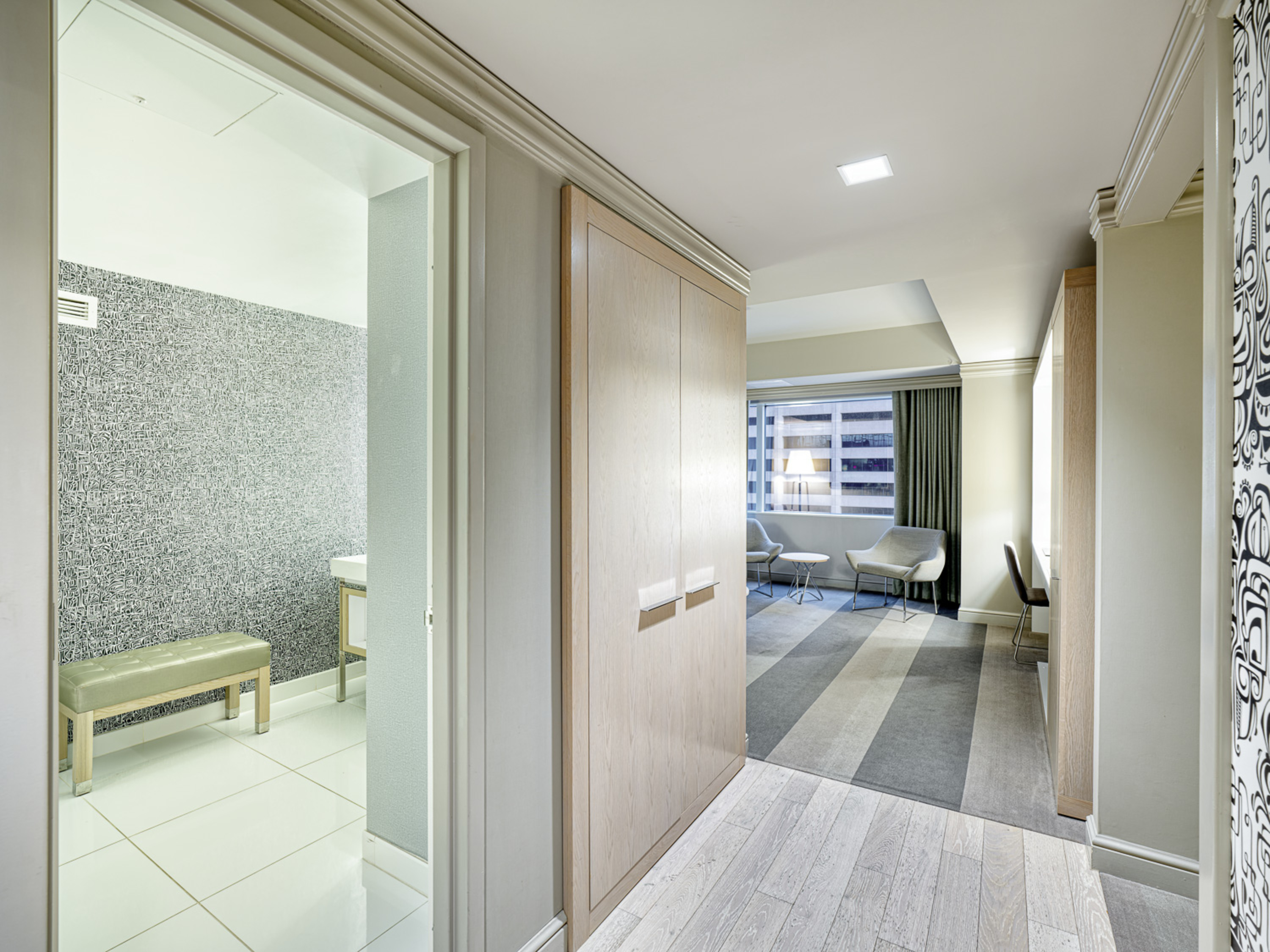 Suite Business King Bed