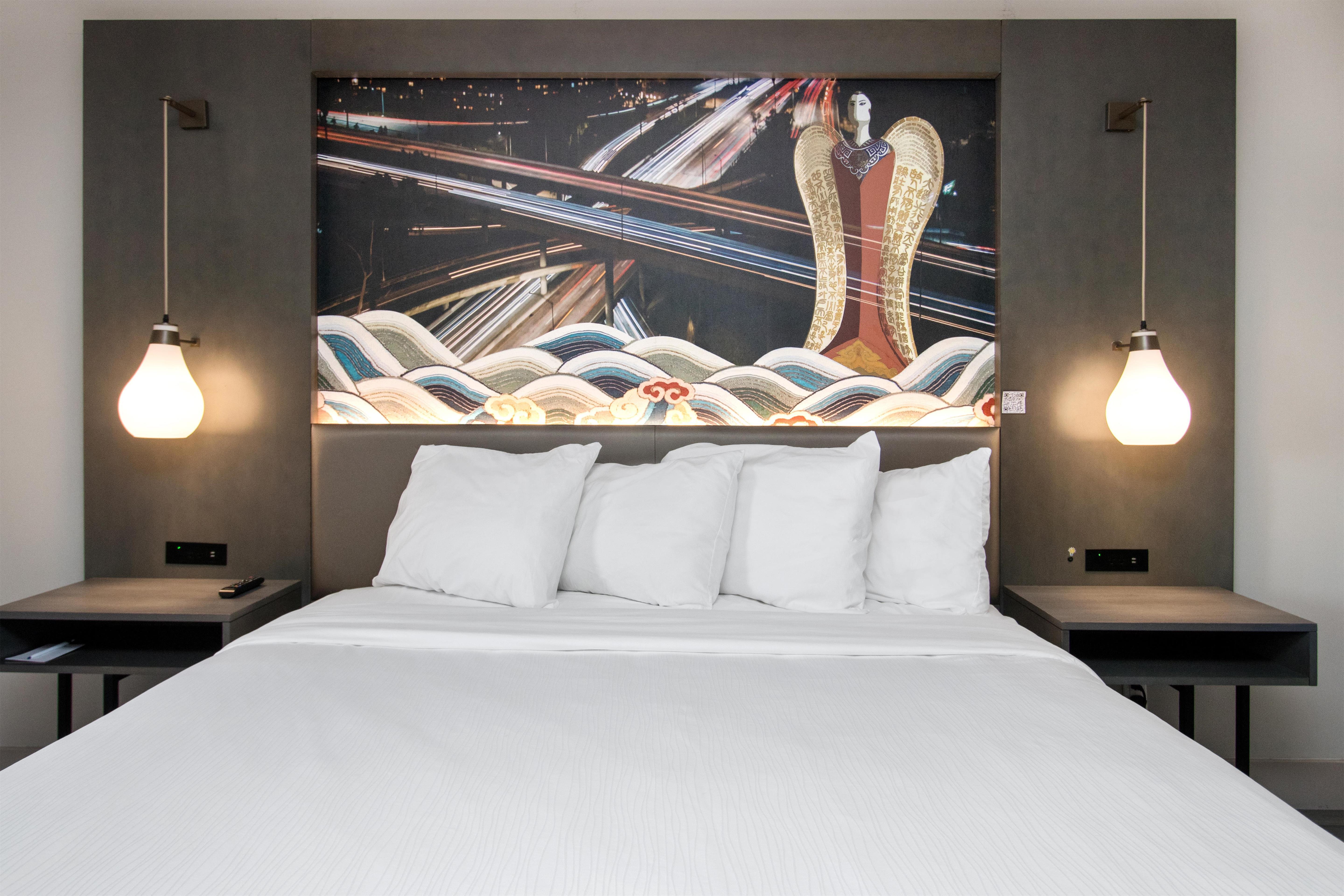 Room King Size Bed
