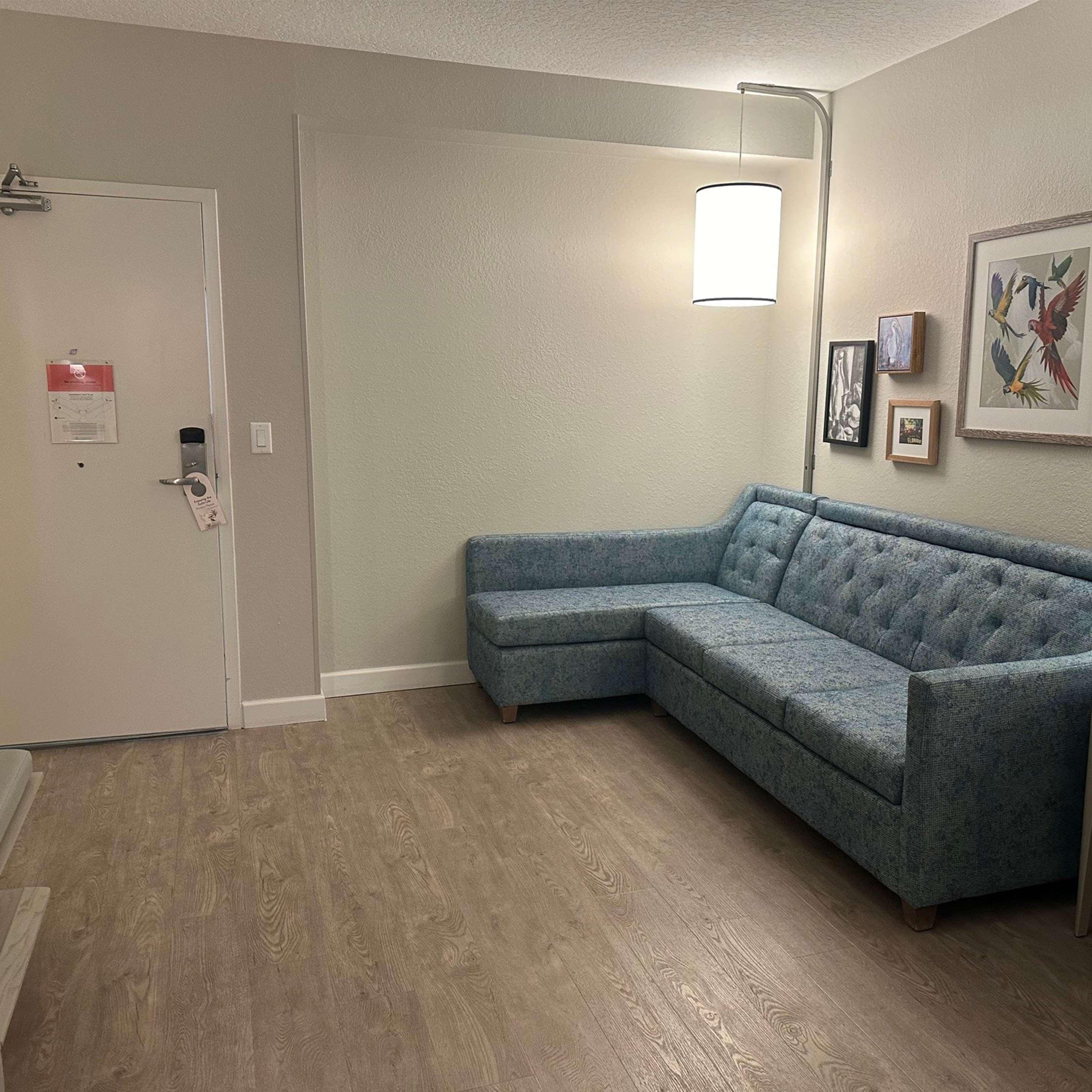 Suite King Size Bed