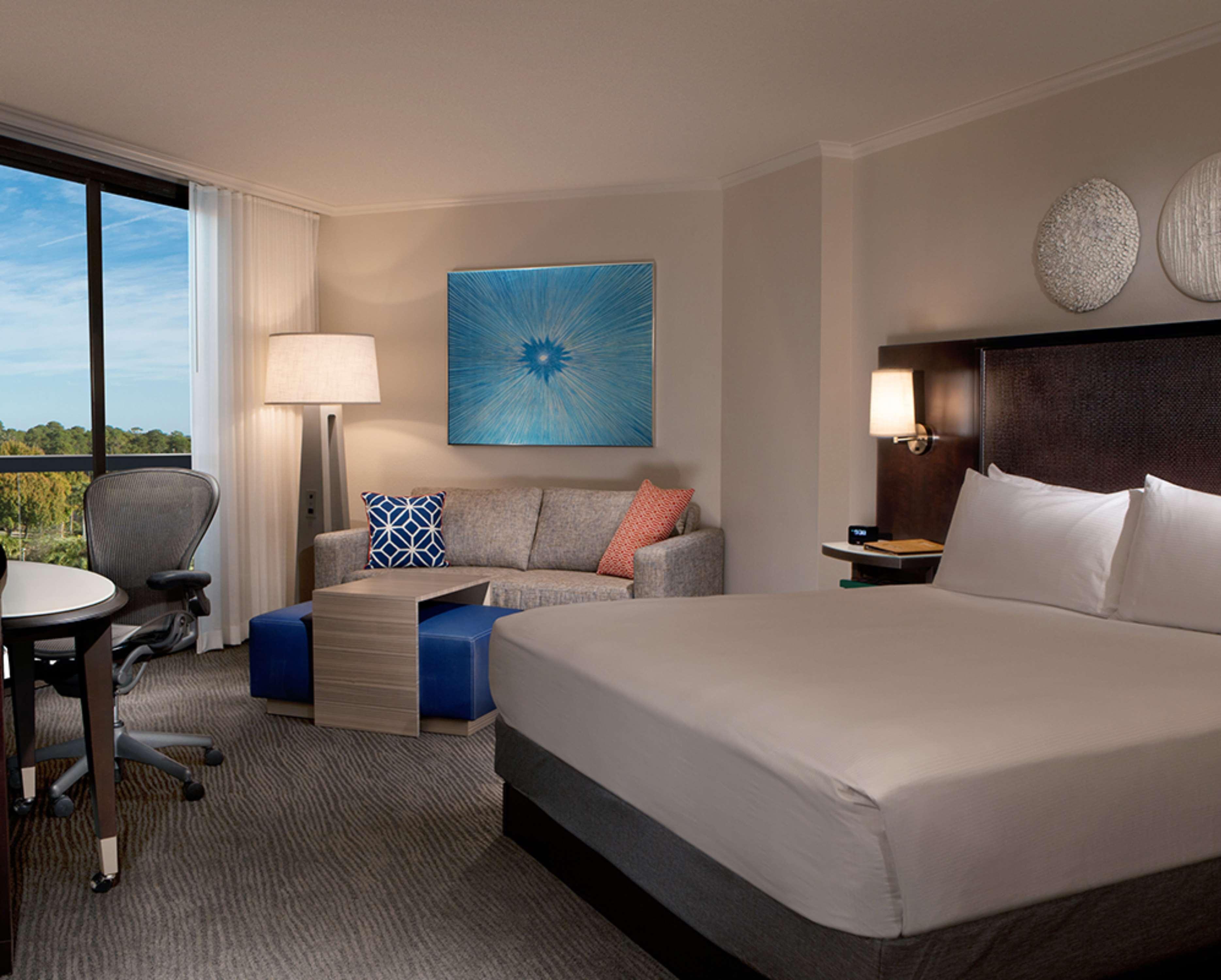 Suite Accessible King Size Bed