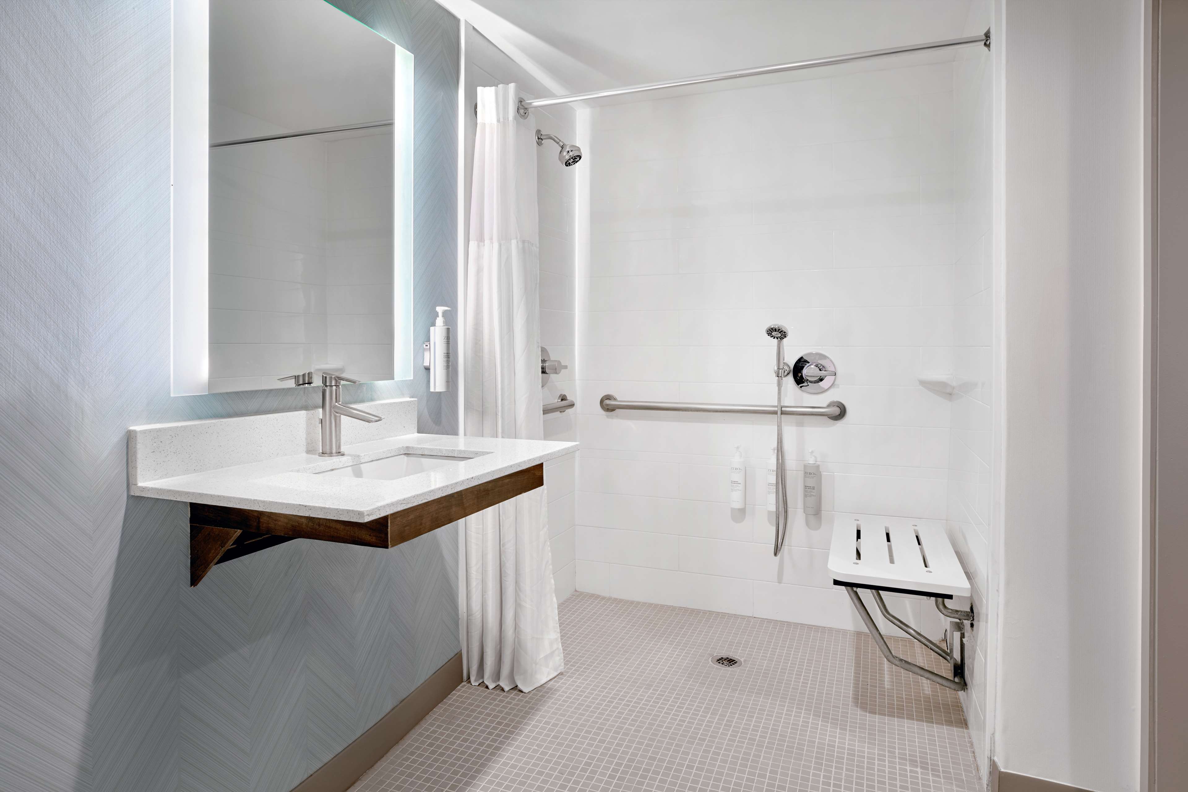 Suite Accessible King Size Bed