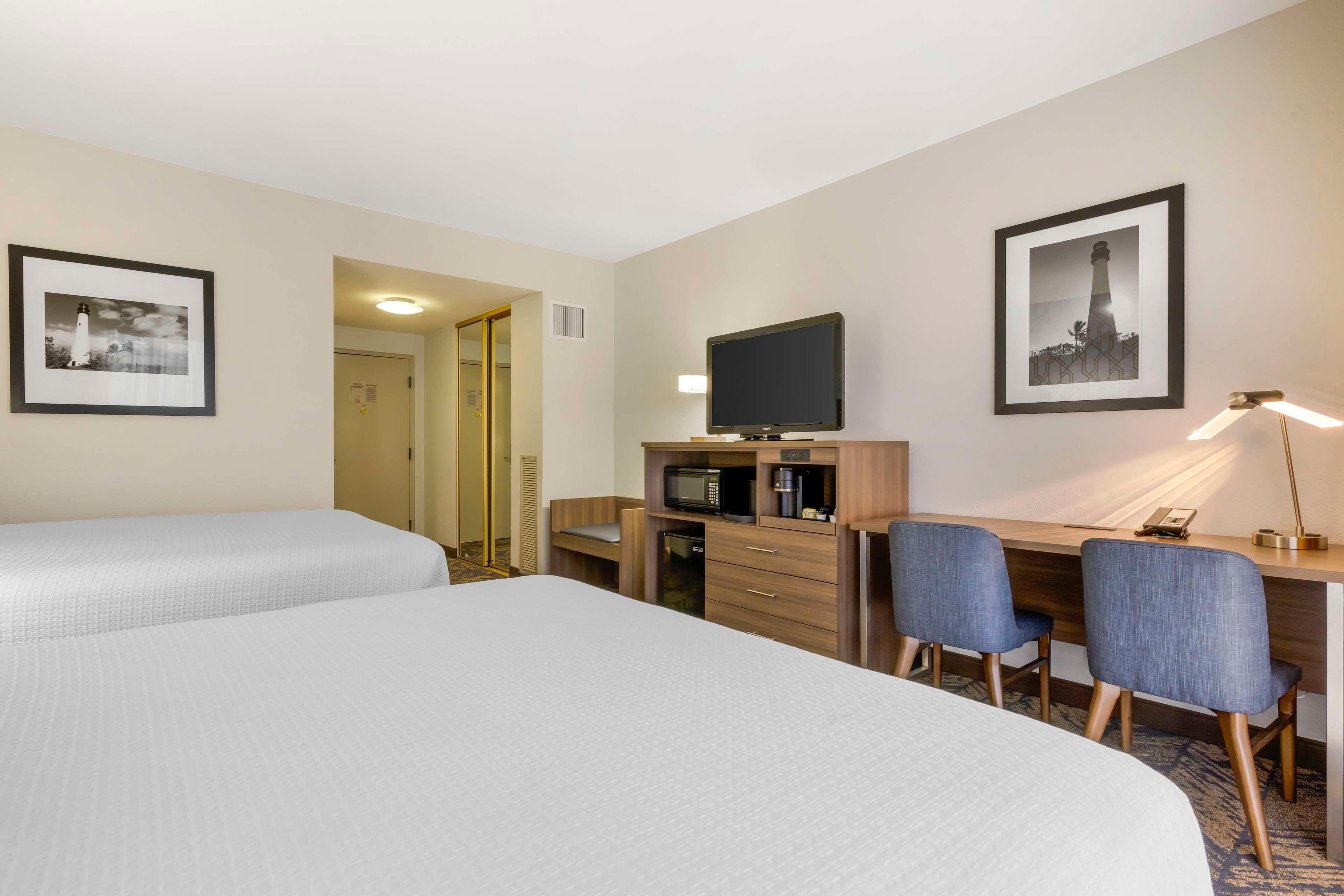 Room City View Two Queen Beds