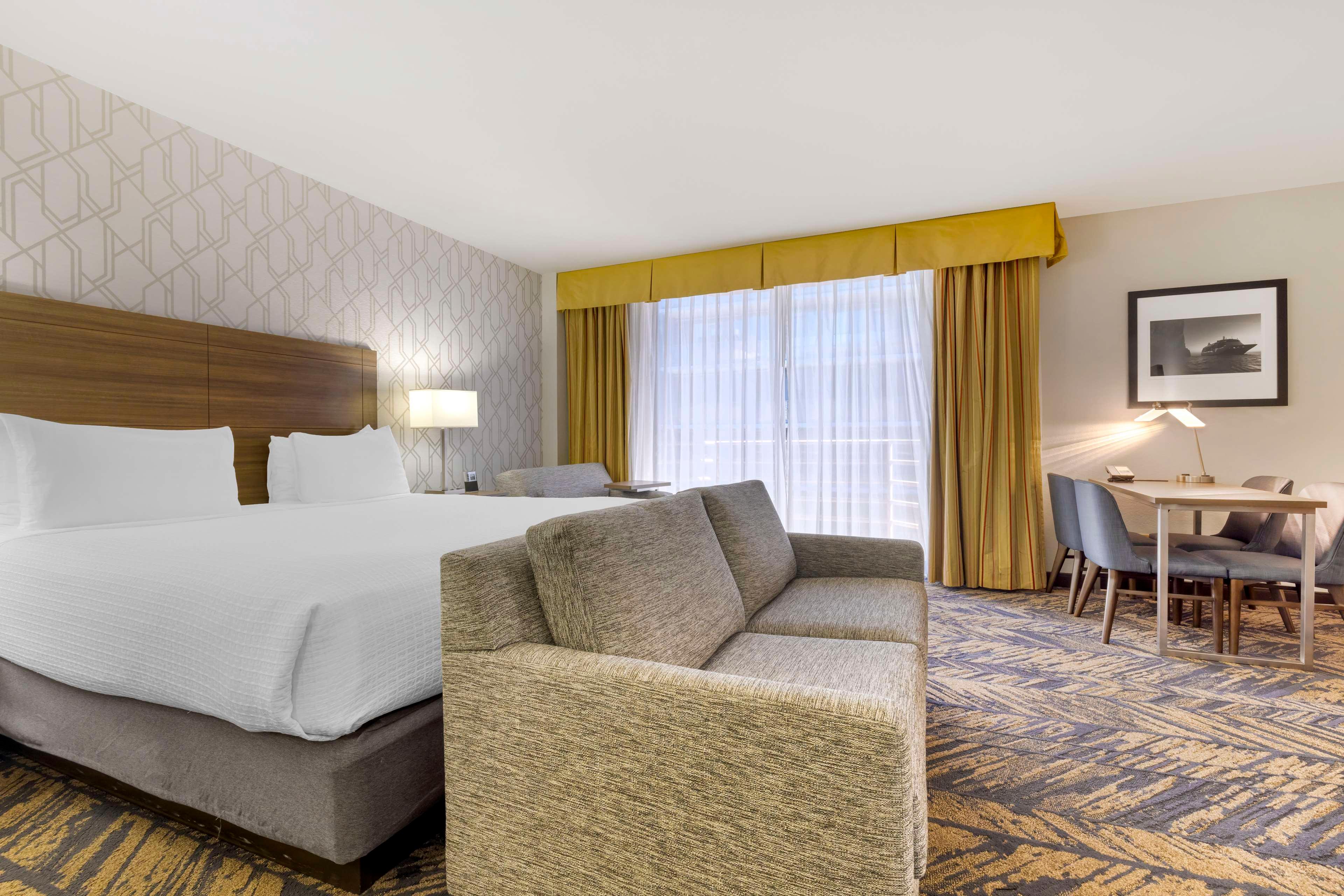 Family Room Capacity 5