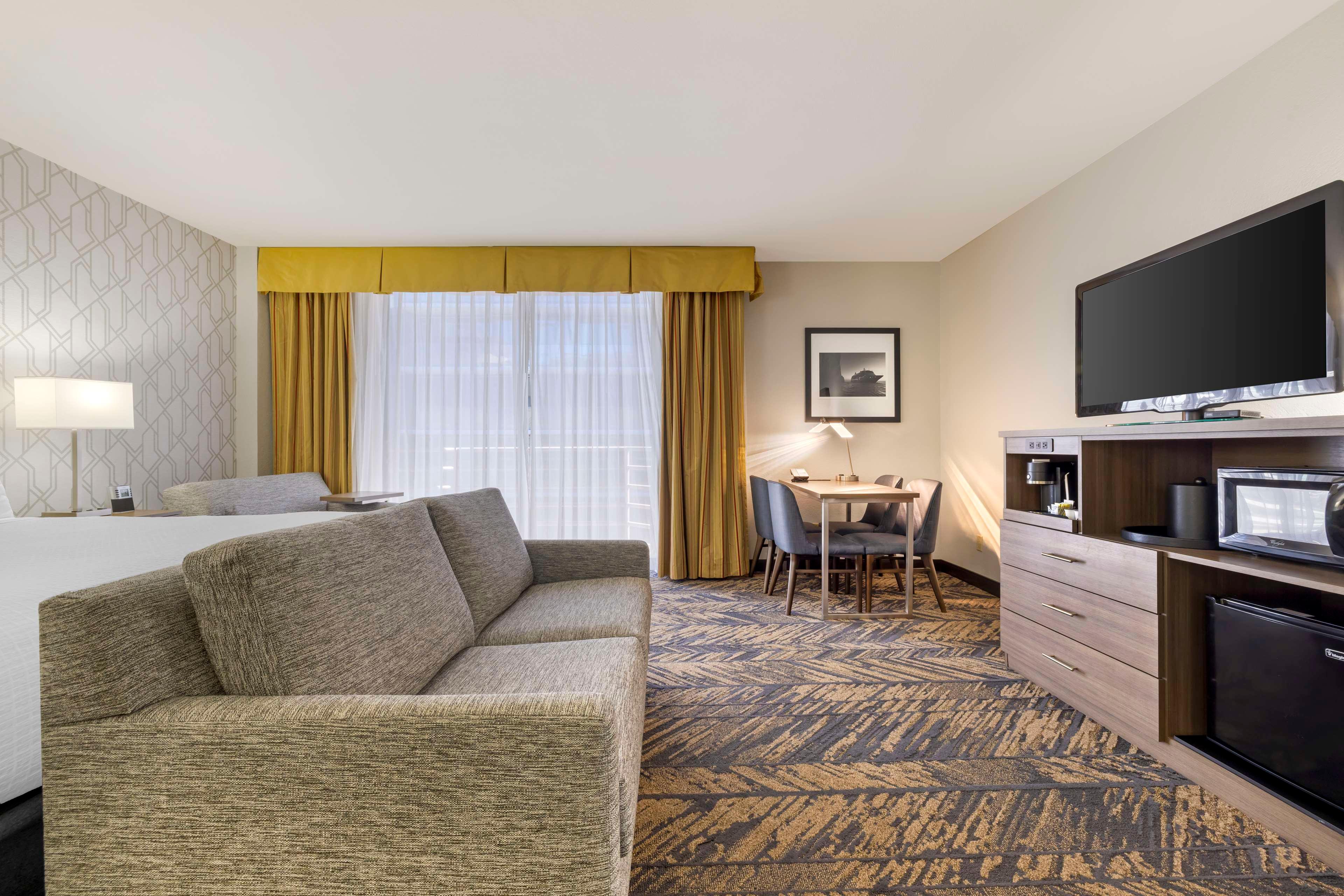 Family Room Capacity 5