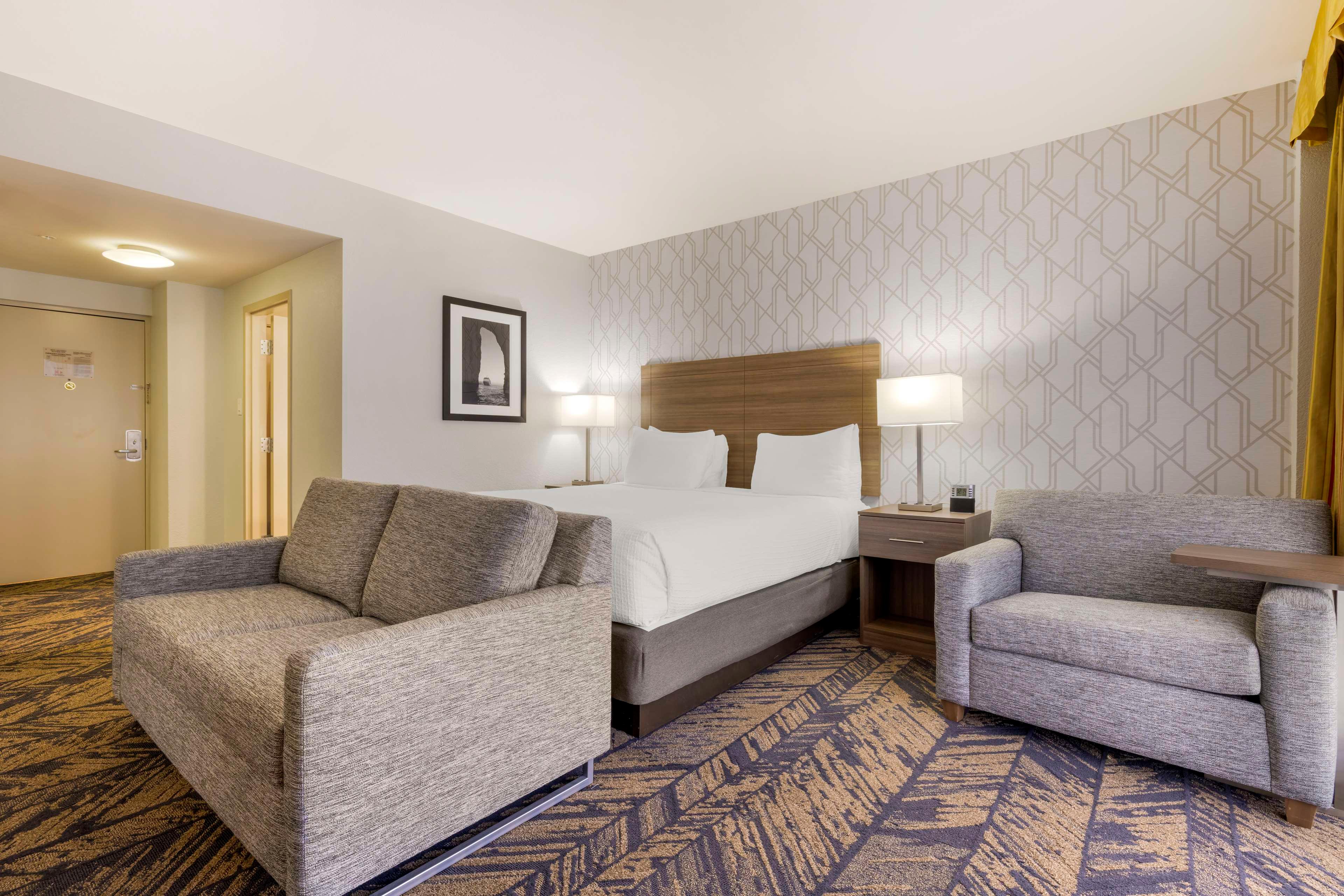 Family Room Capacity 5