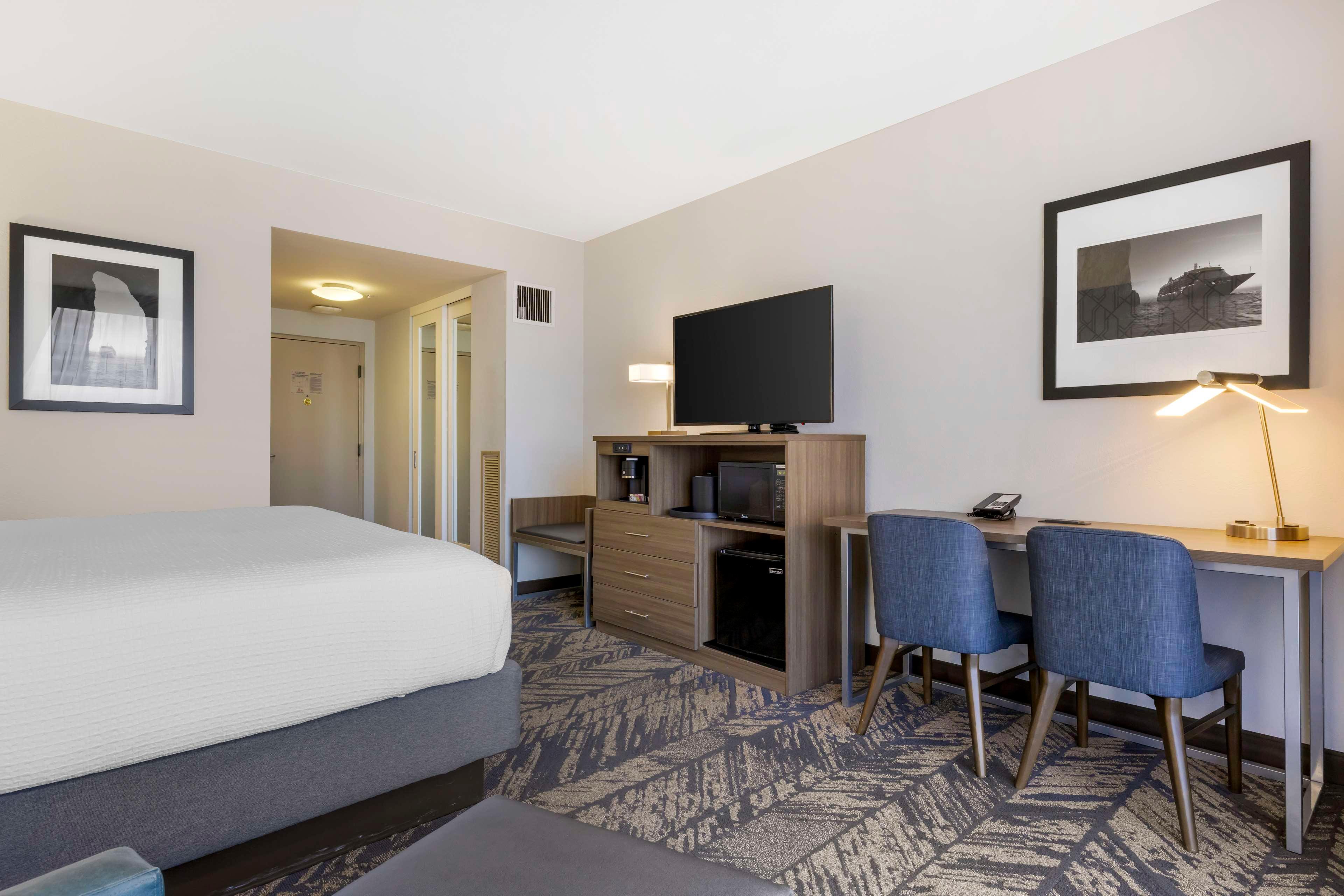 Room City View King Bed