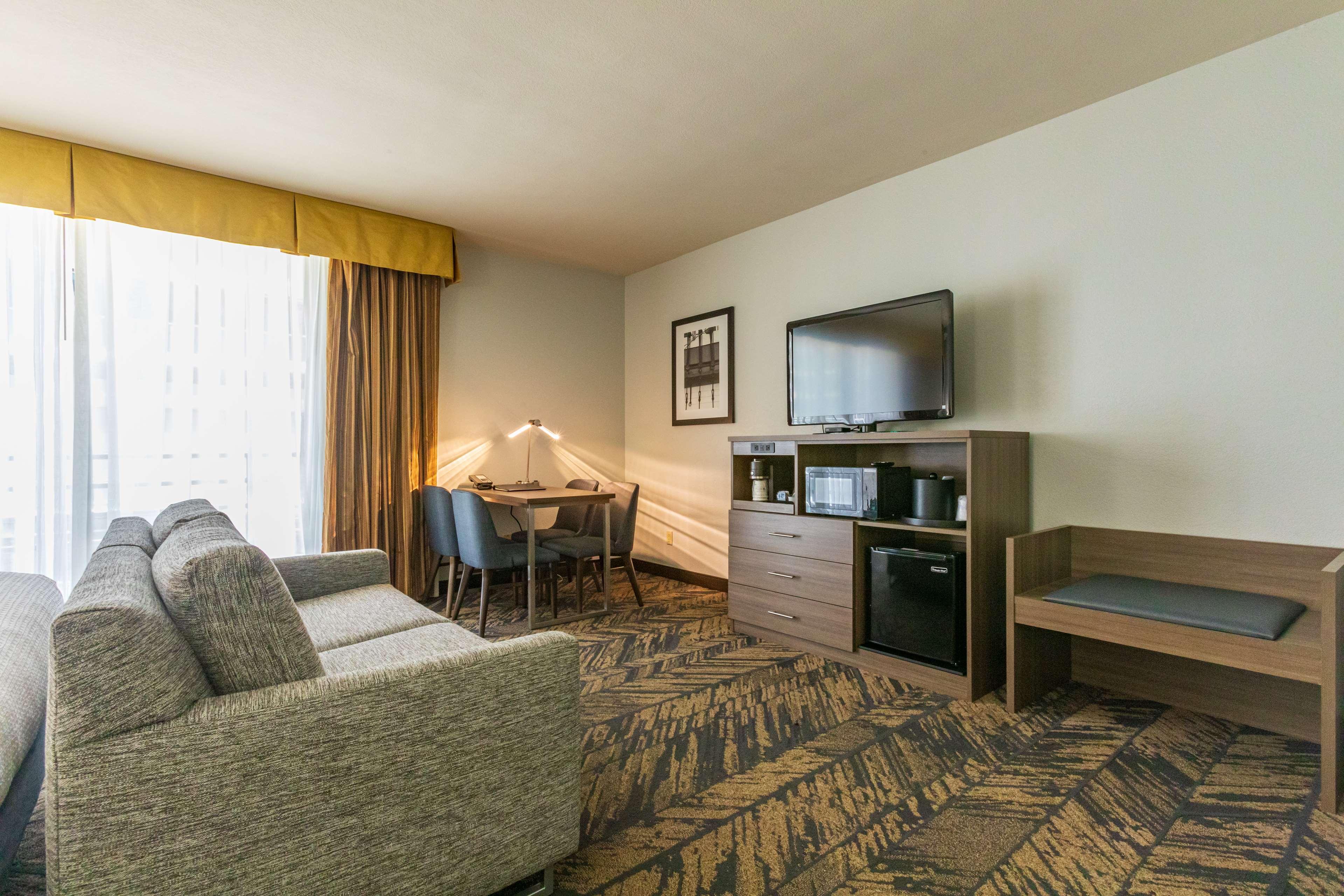 Family Room Capacity 5