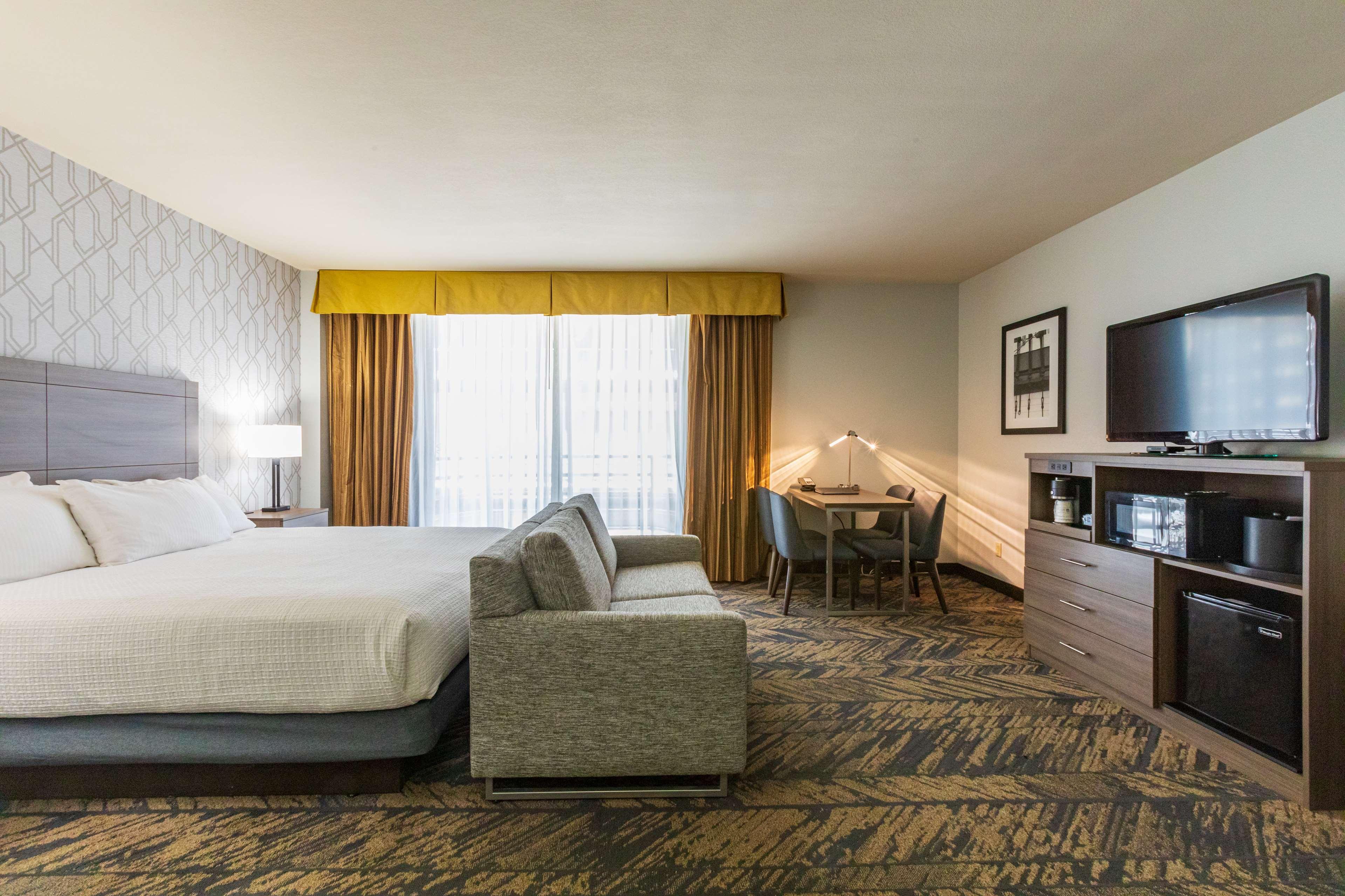 Family Room Capacity 5