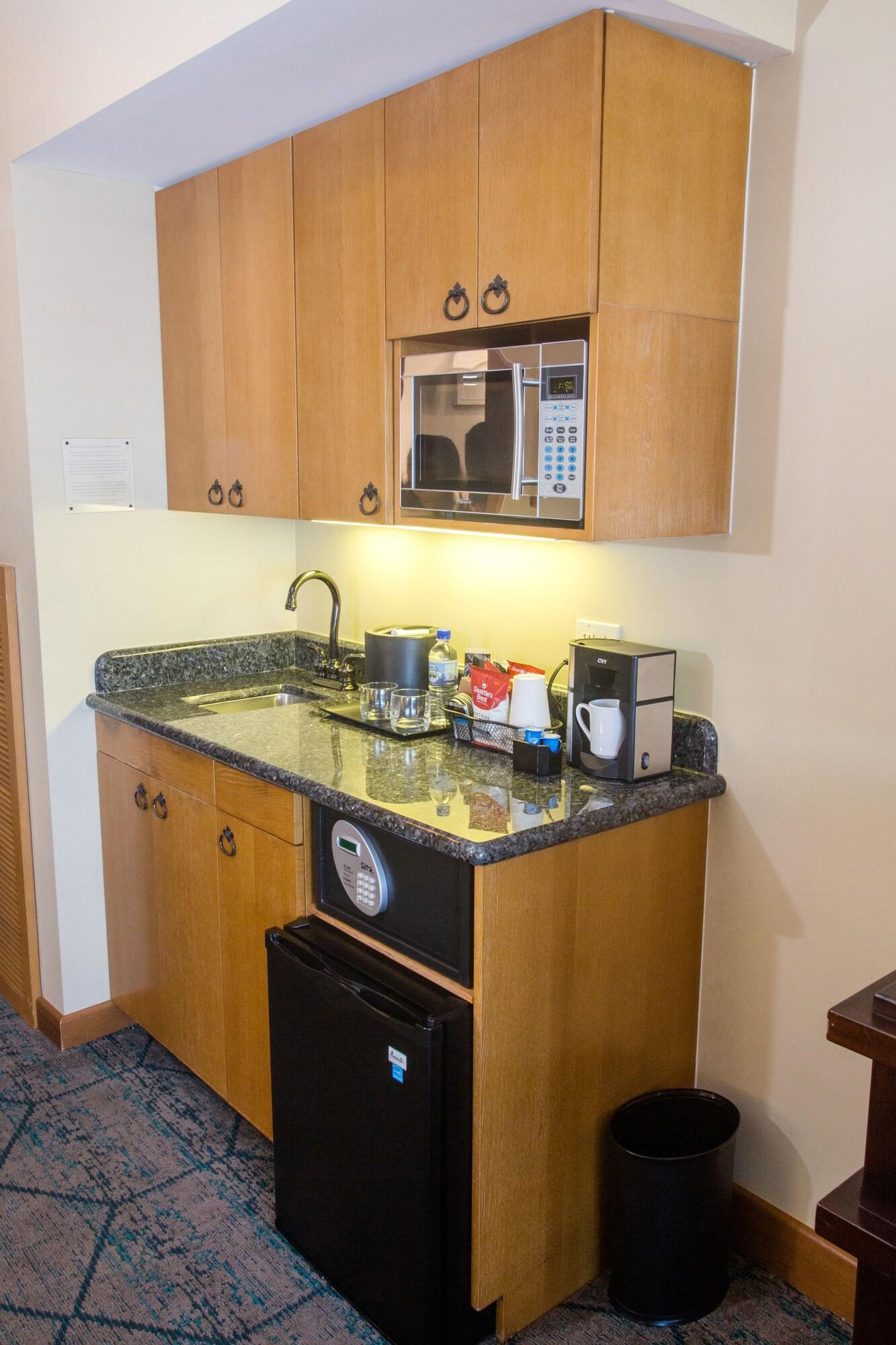 Junior Suite Bay View King Bed