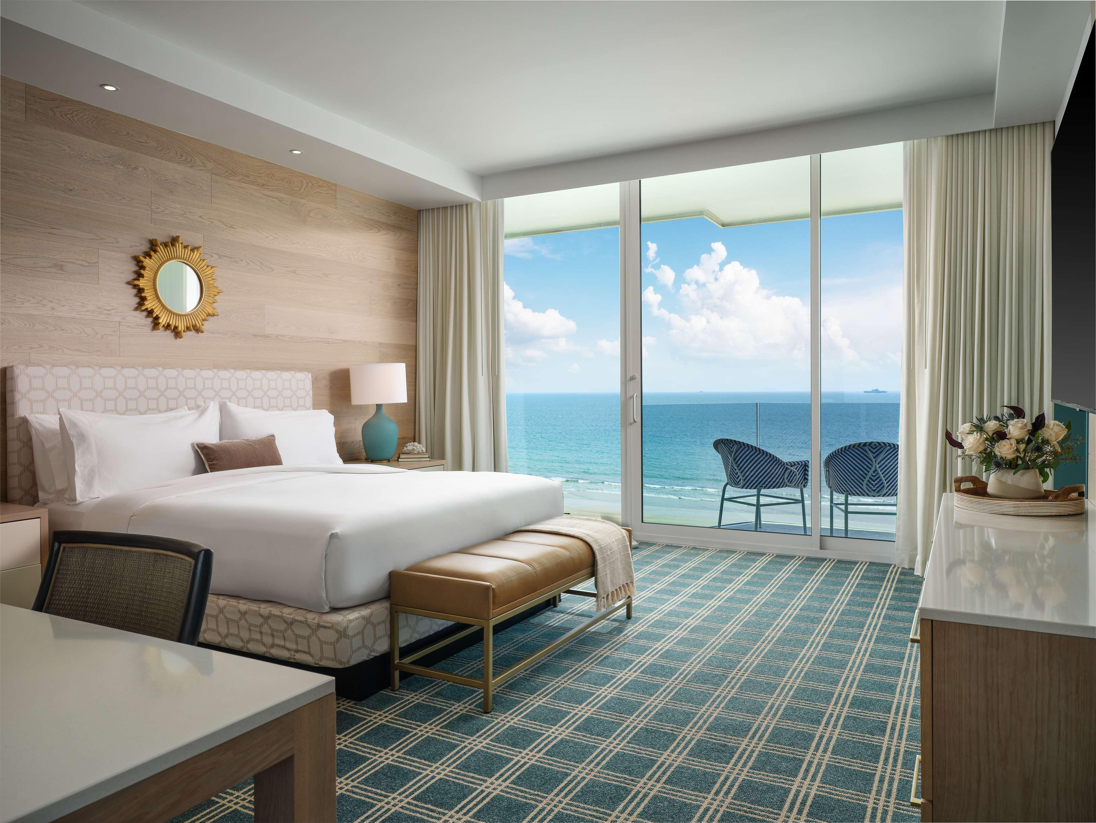 Suite Ocean Front King Bed
