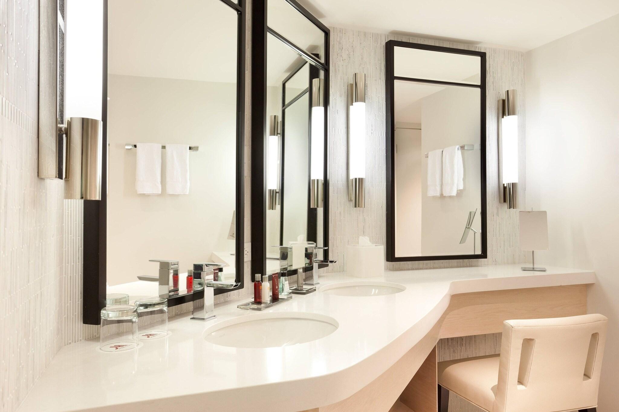 Suite Ocean View King Bed