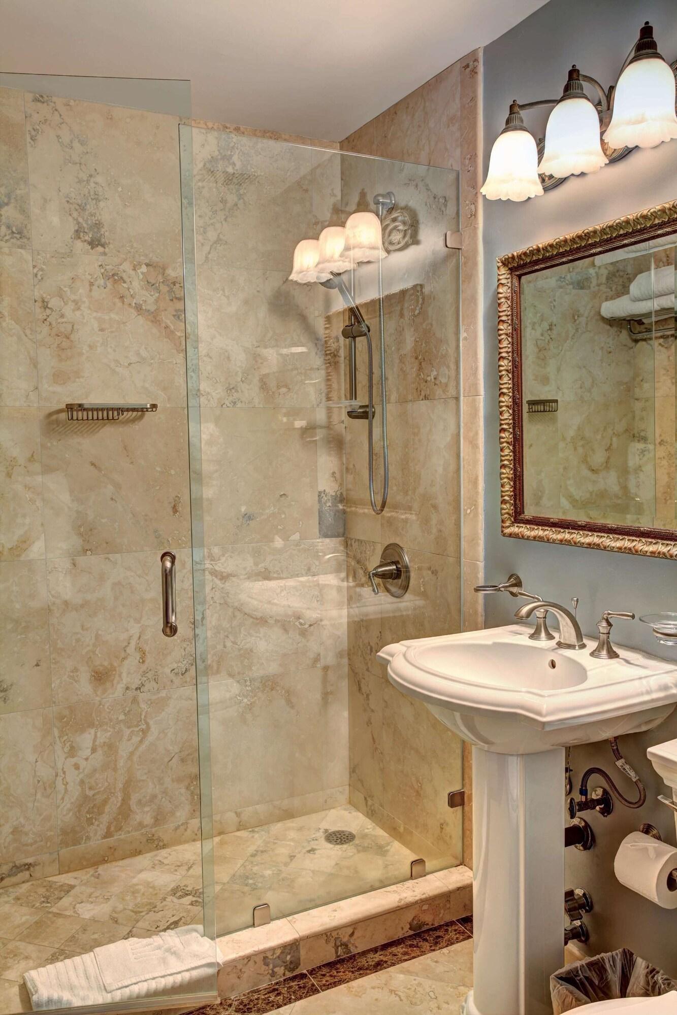 Suite with Kitchenette