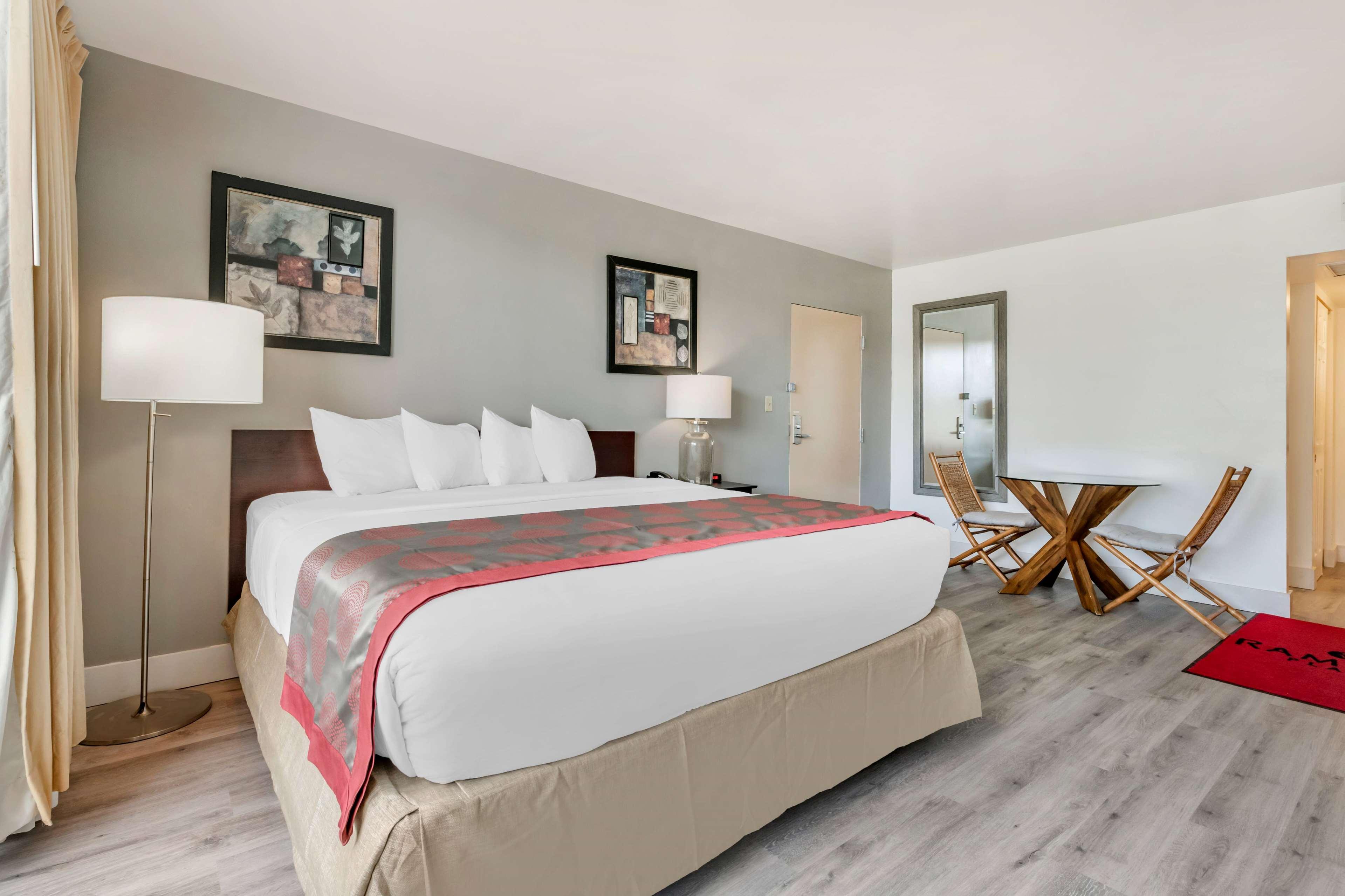 Double King Bed Non Smoking