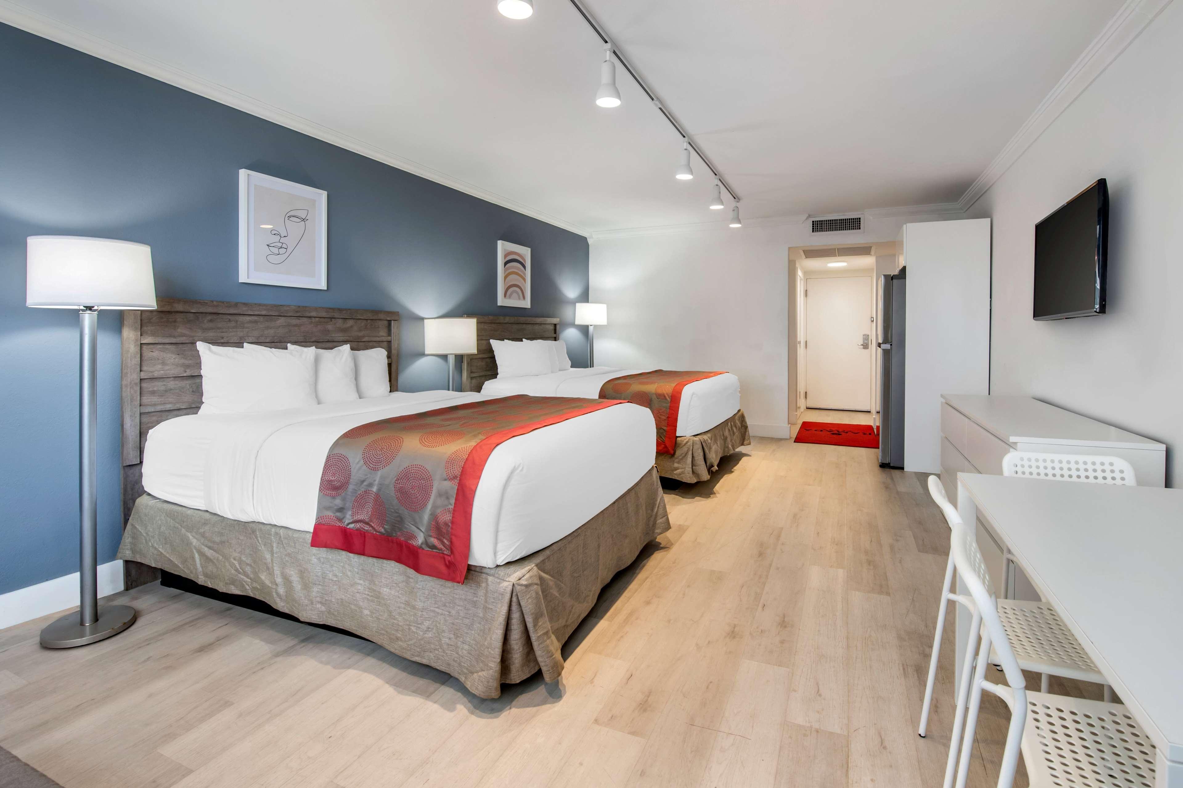 Double Partial Sea View