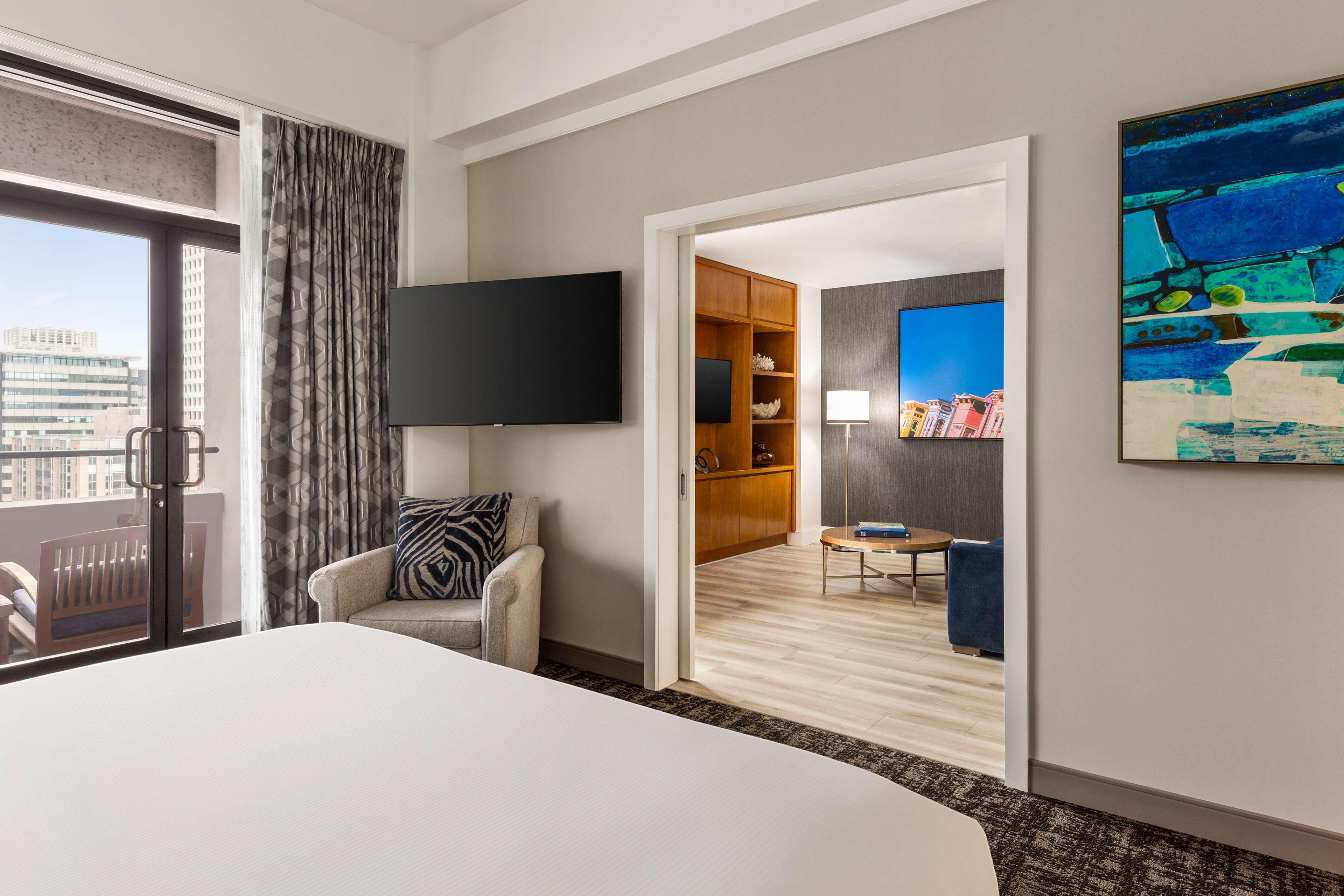 Junior Suite City View King Bed