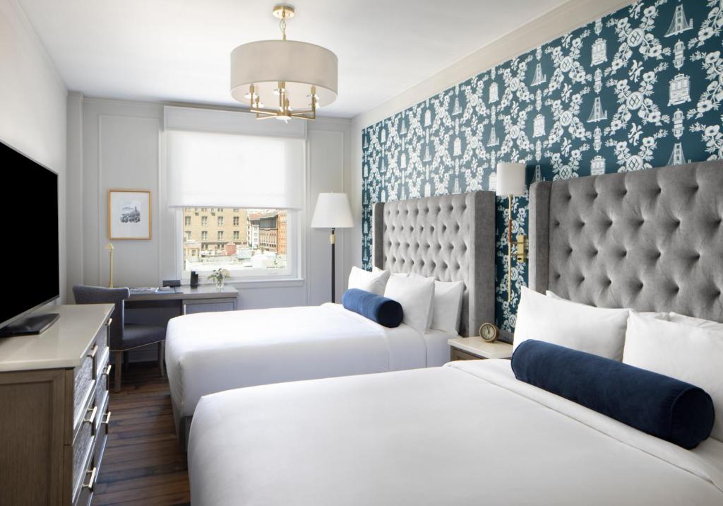 Double Deluxe Queen Bed