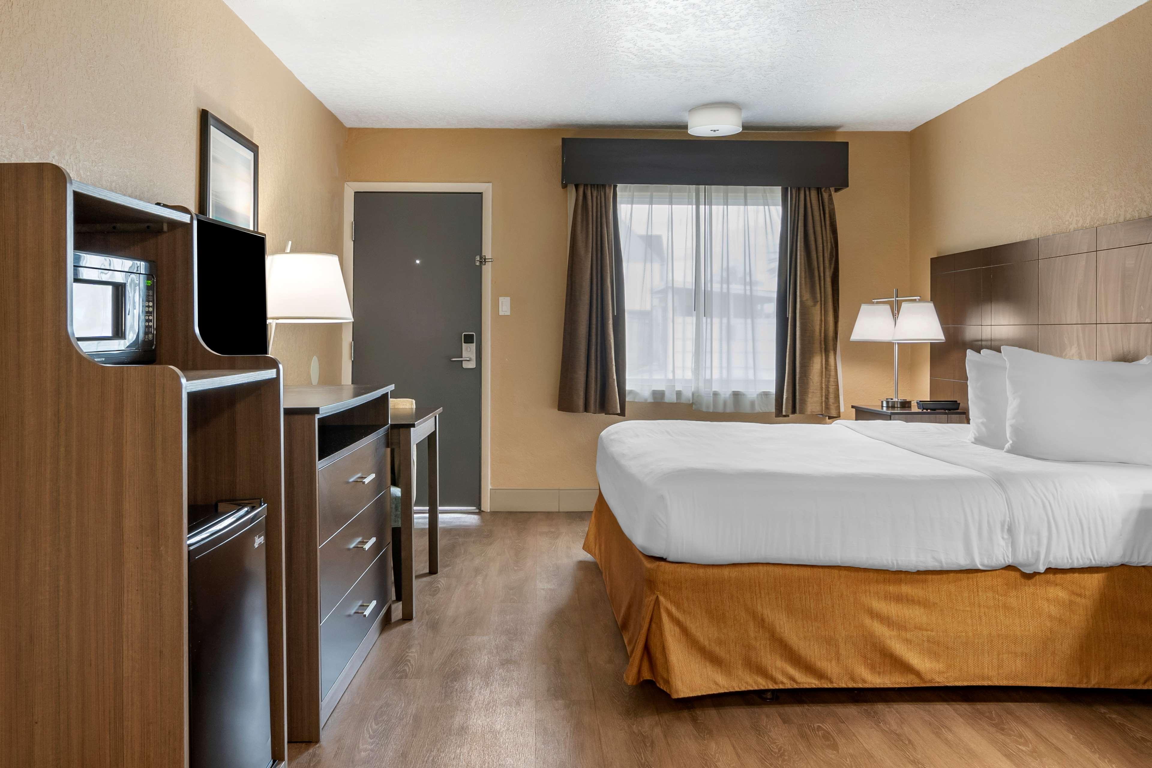 Room Queen Bed Non Smoking