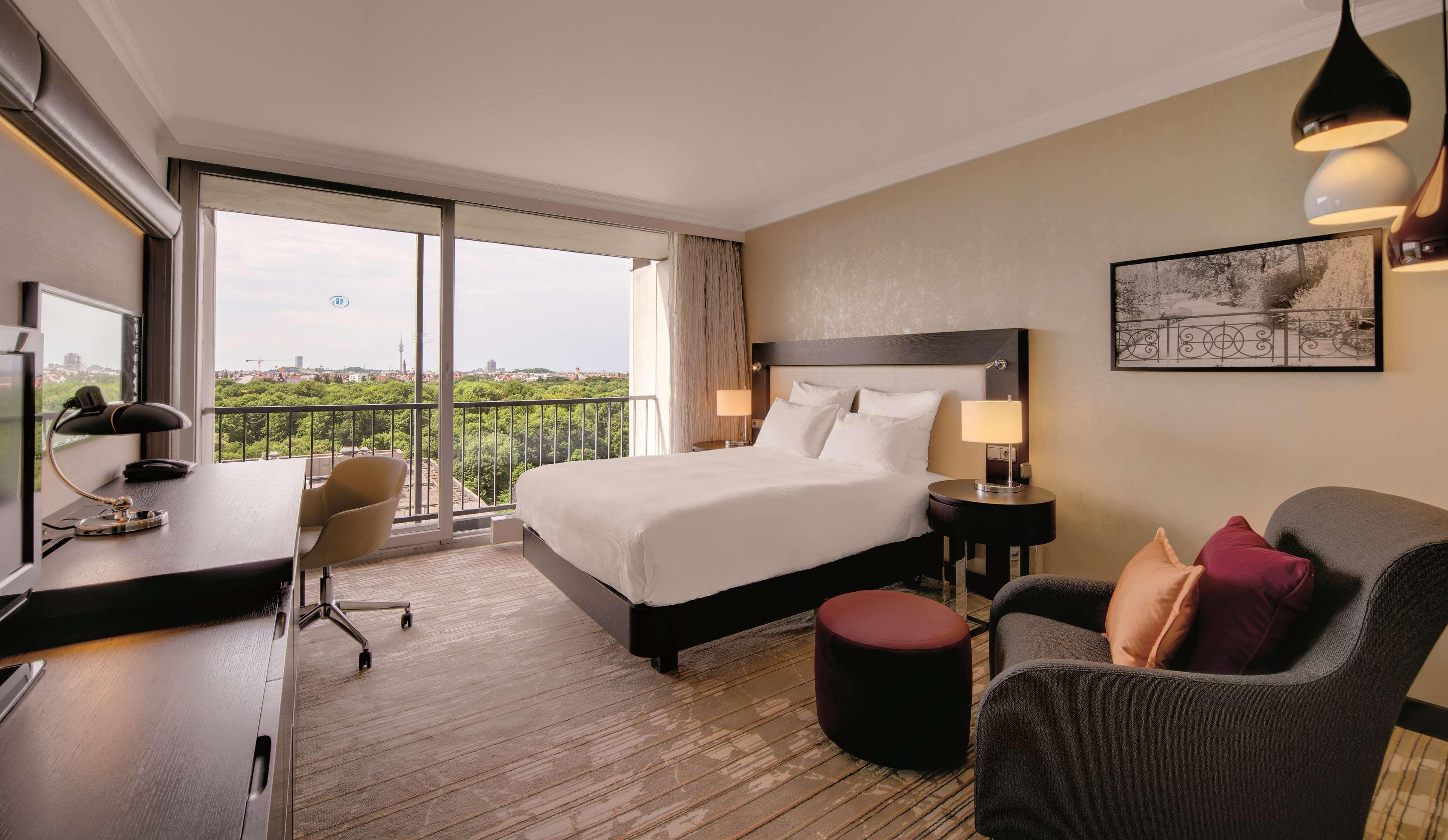 Double Executive Queen Bed