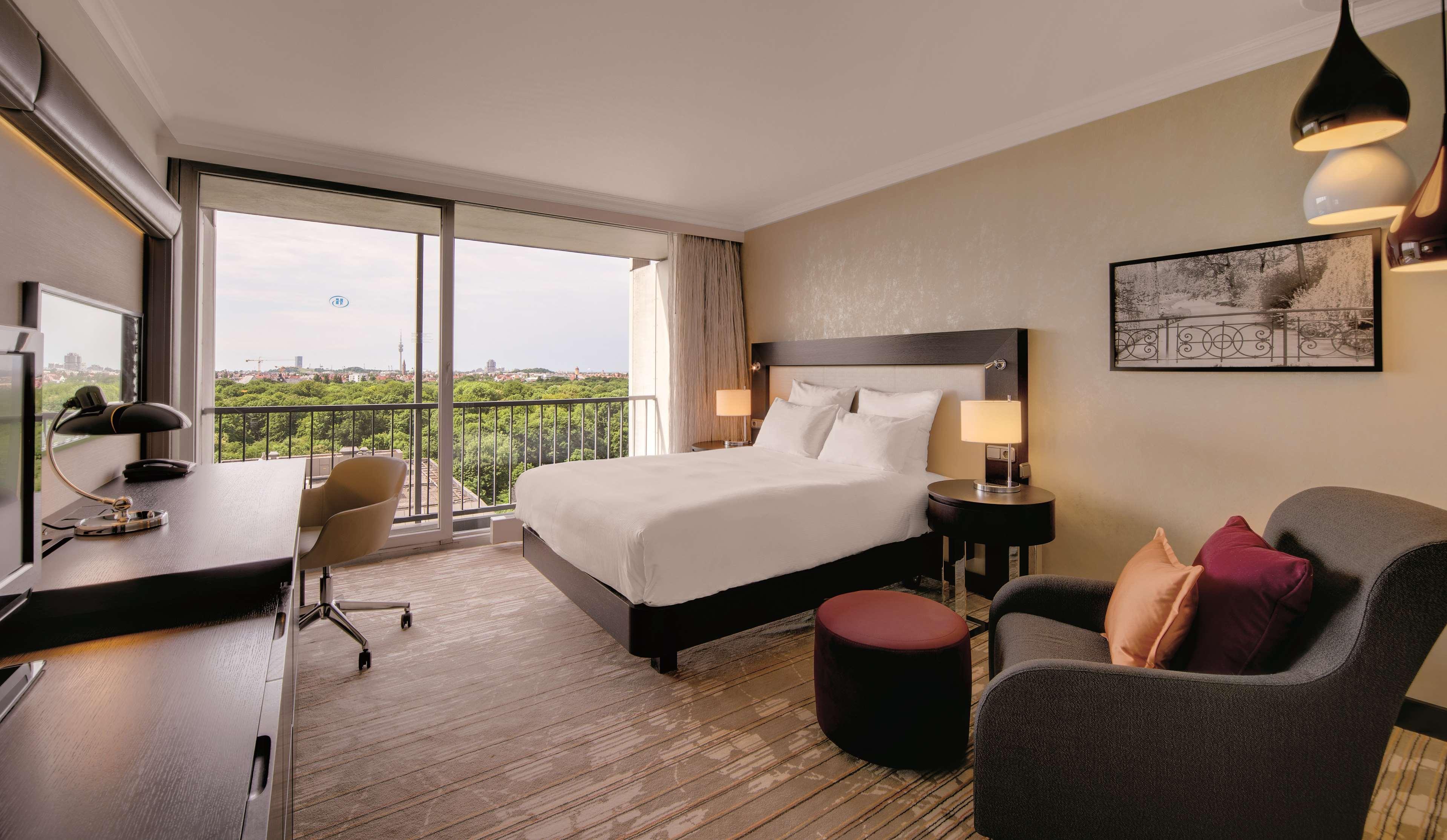 Double Executive Queen Bed