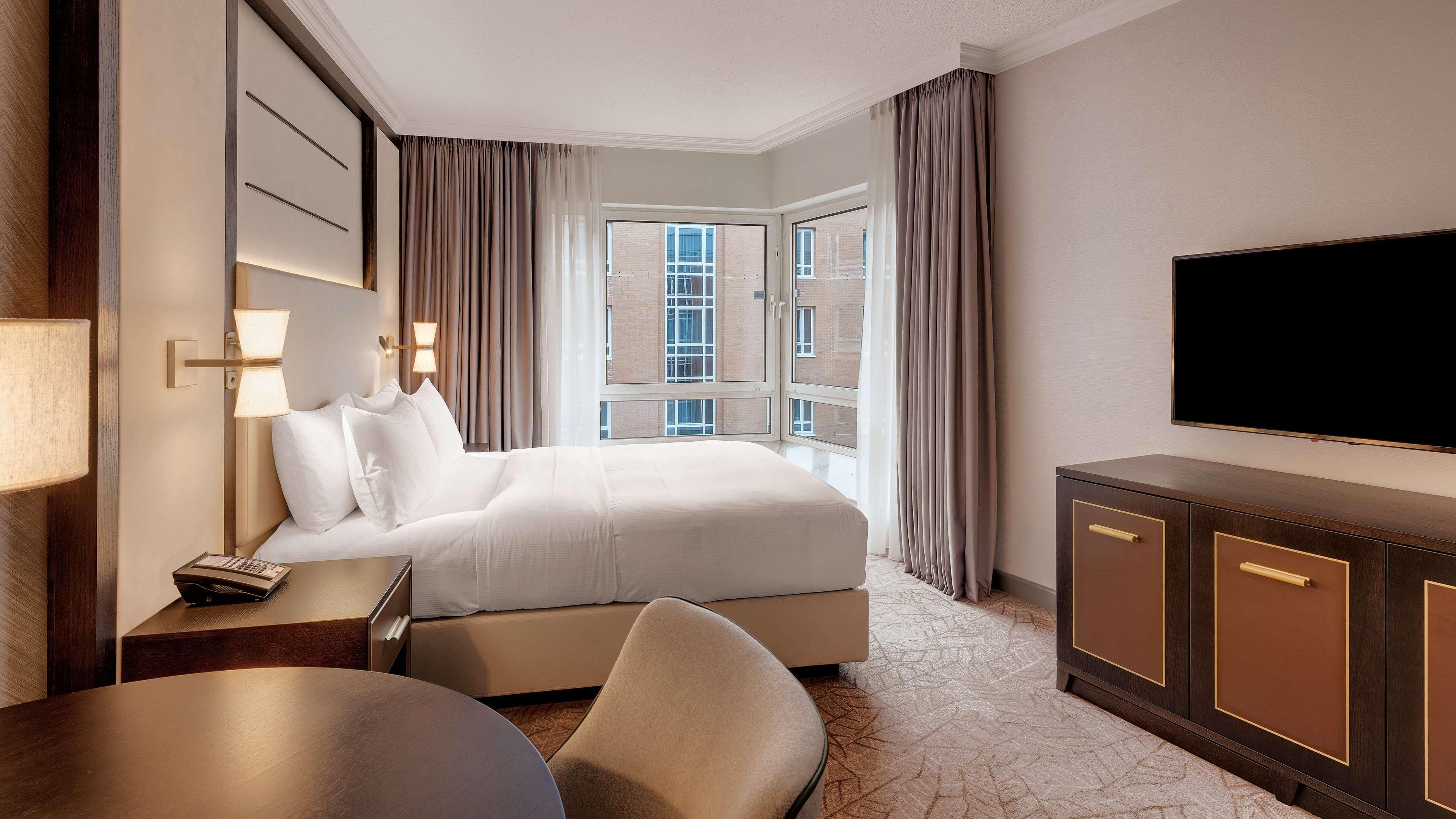 Double Guest Room Queen Bed