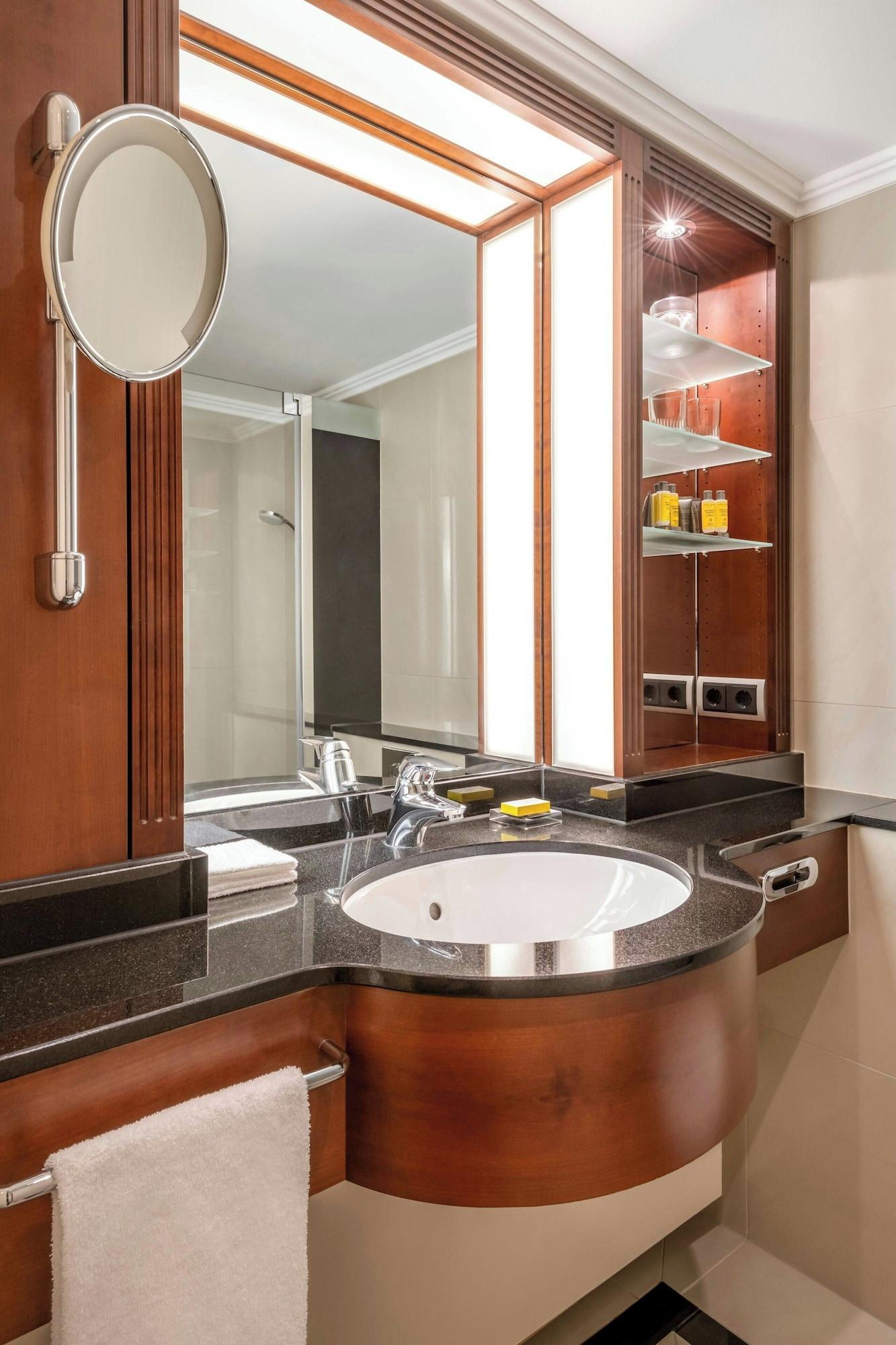 Junior Suite King Size Bed