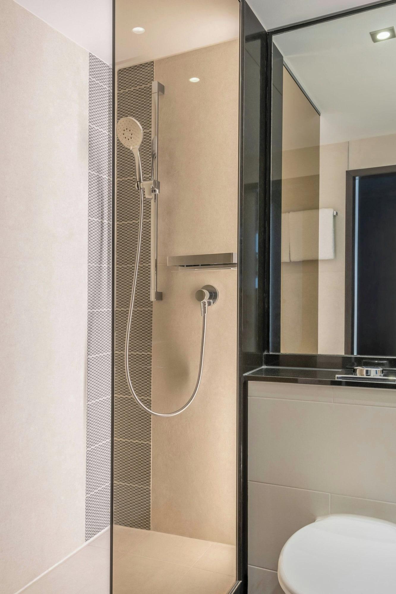 Double Deluxe King Bed