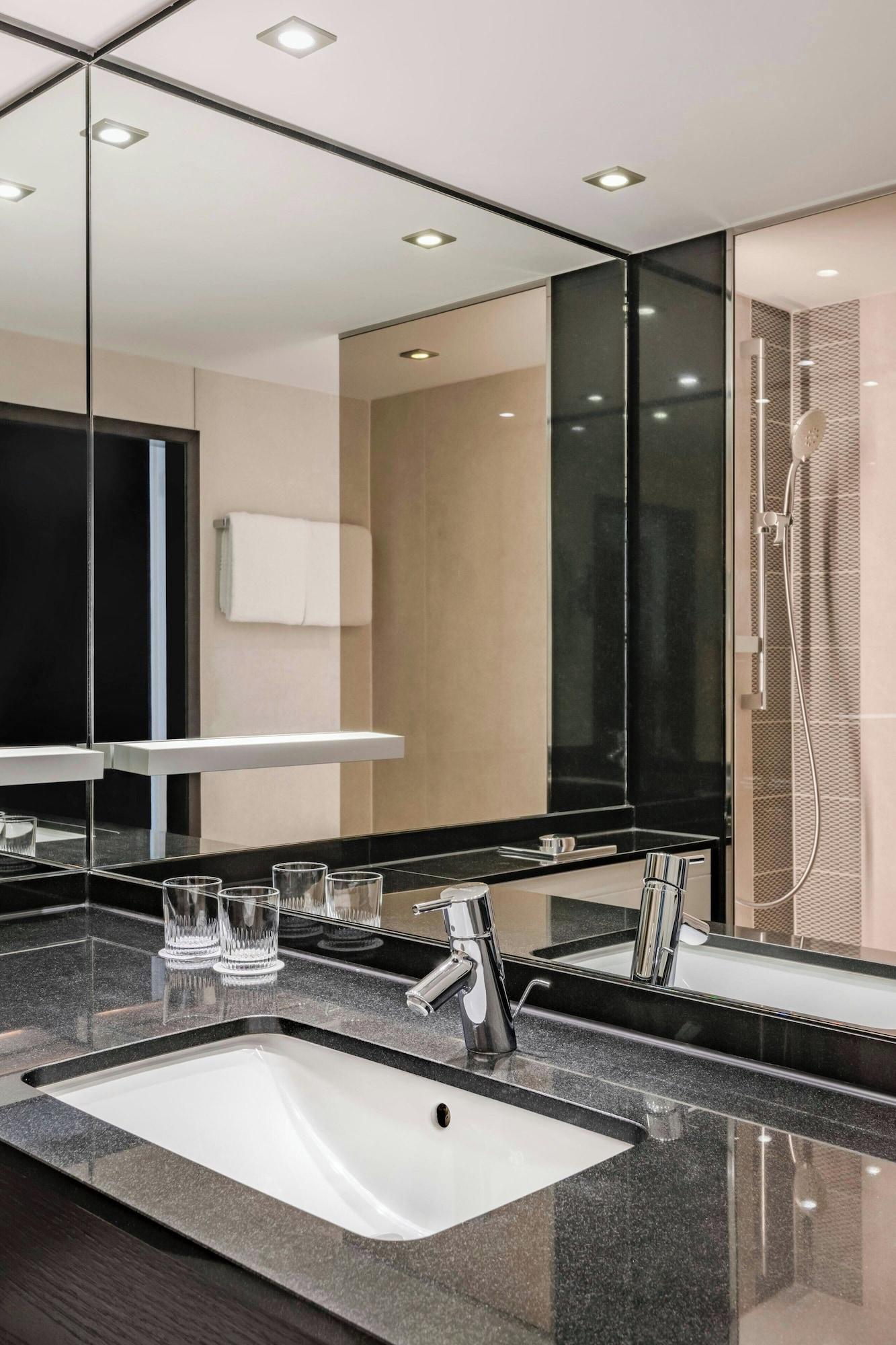 Double Deluxe King Bed