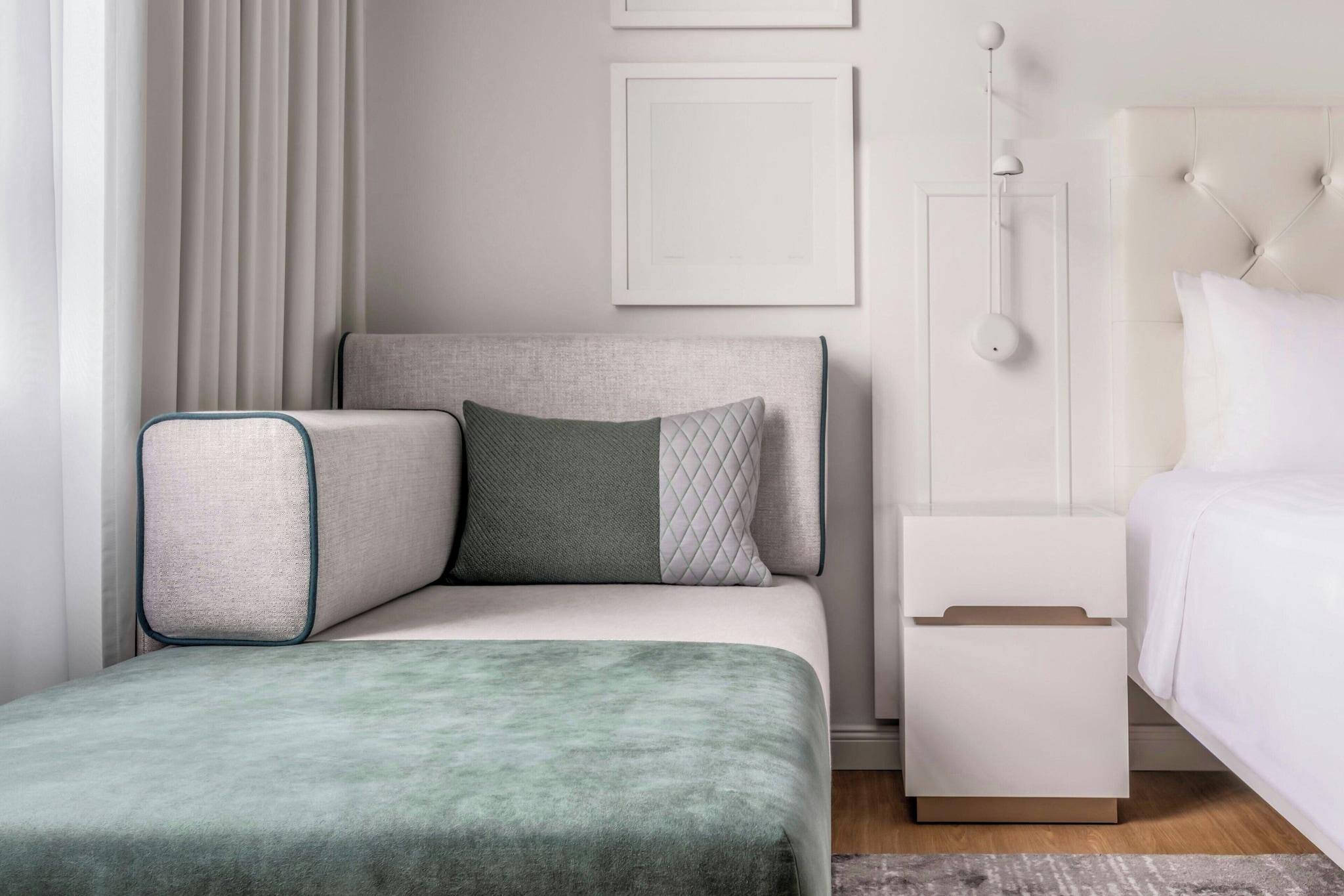 Double Deluxe King Bed