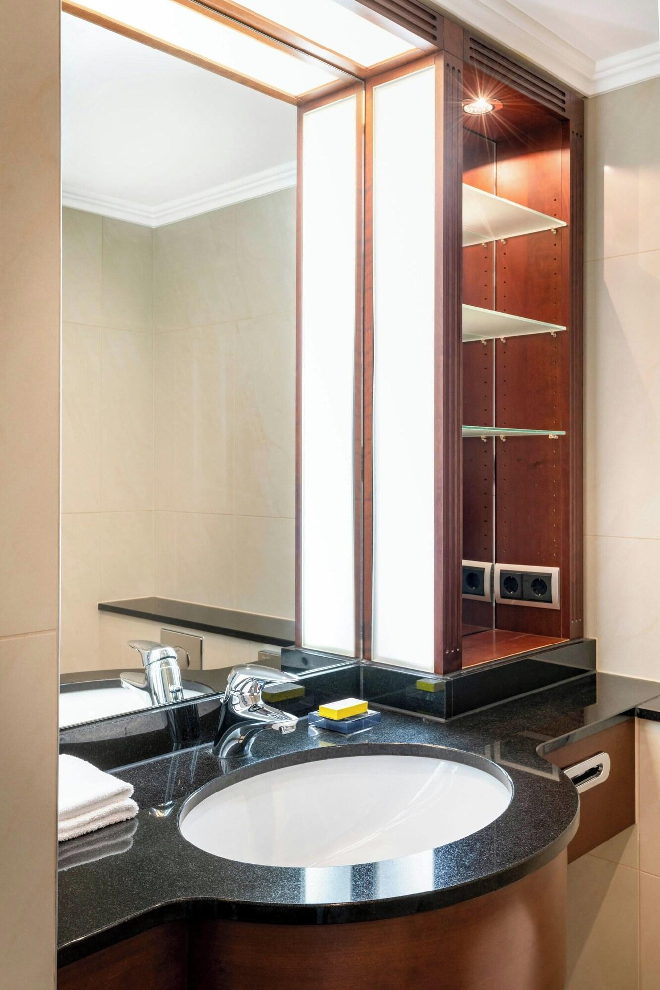 Suite King Bed One Bedroom 