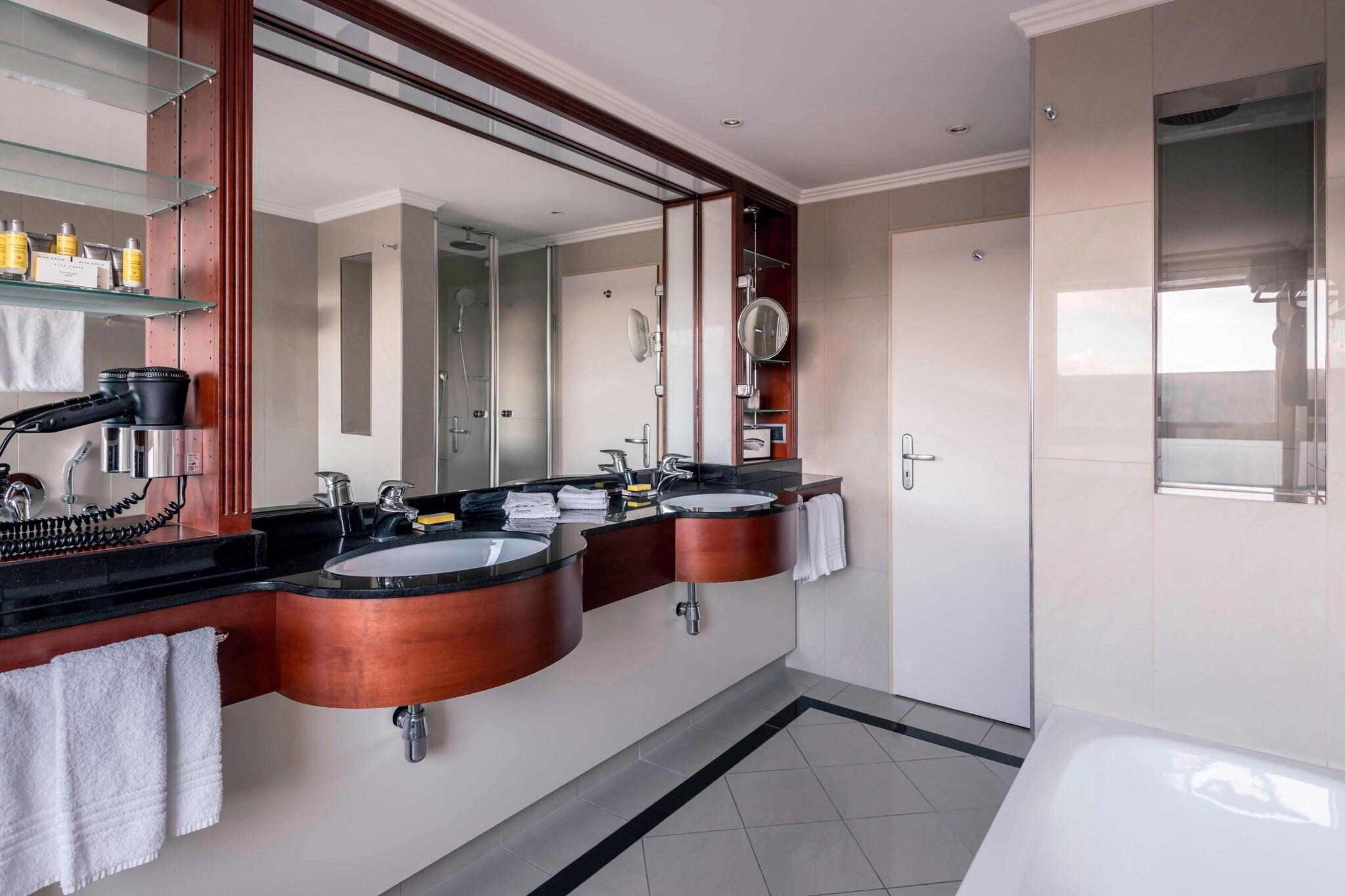 Suite King Bed One Bedroom 