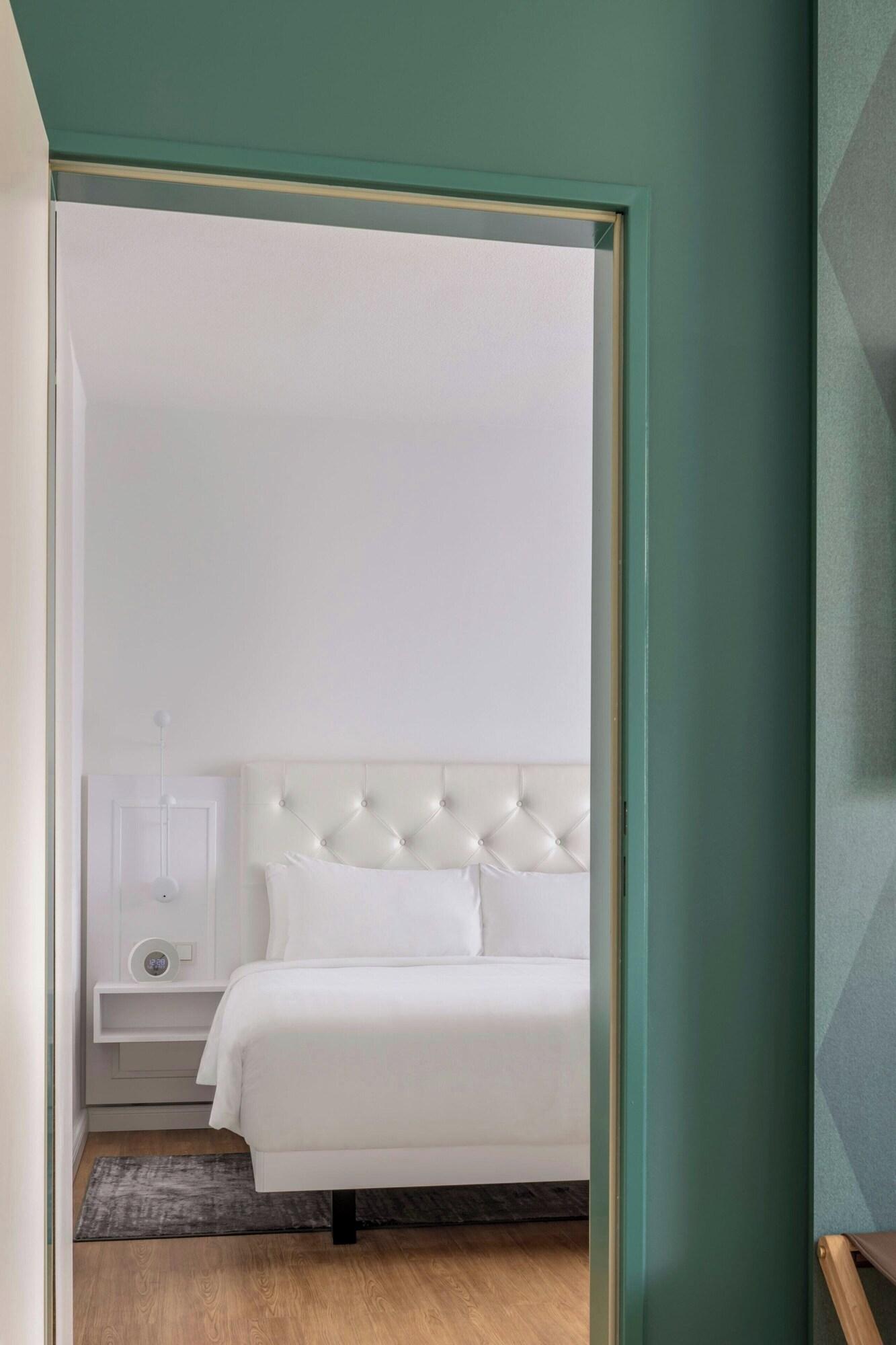 Double Deluxe King Bed