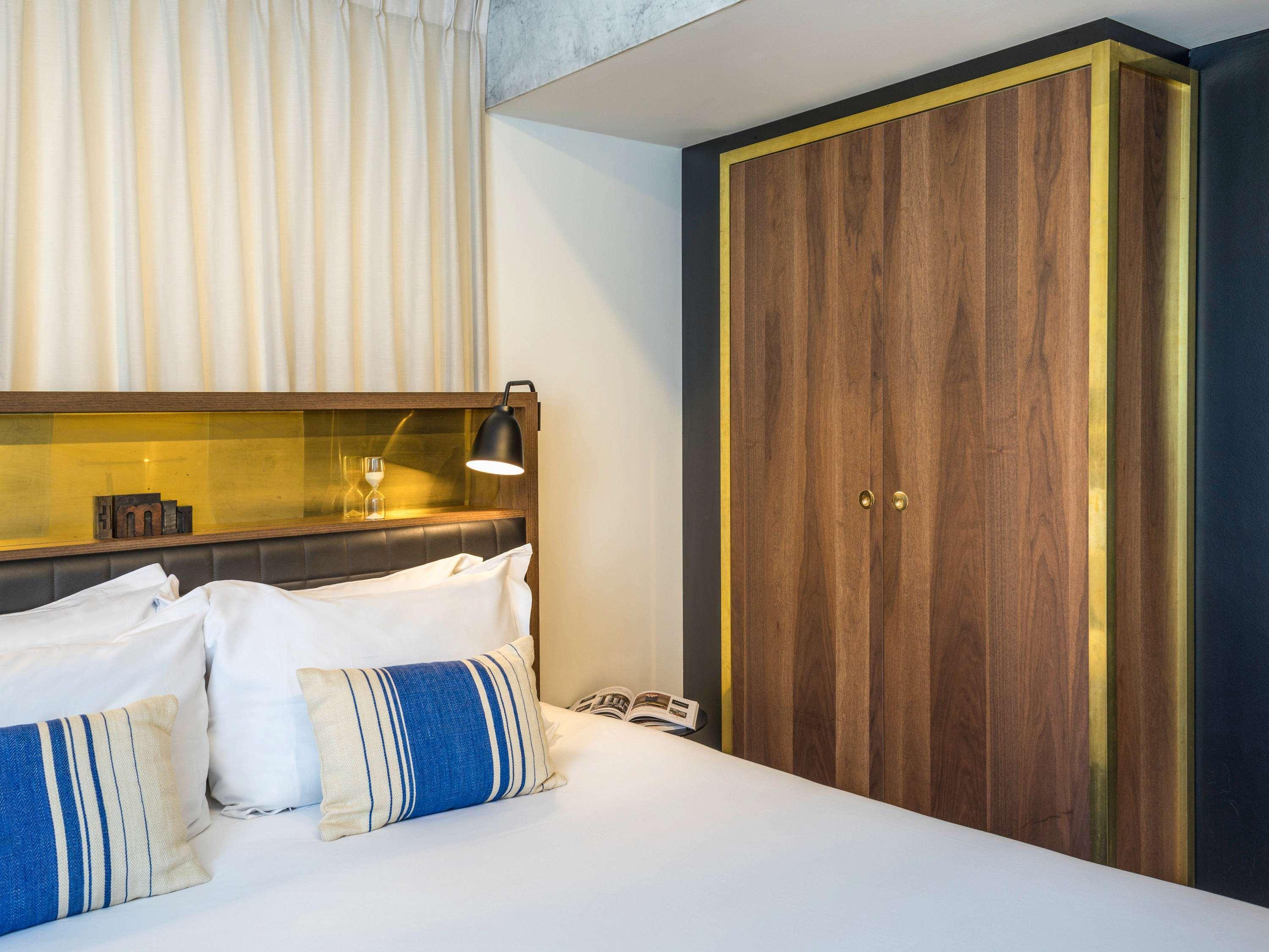 Double Classic Queen Bed